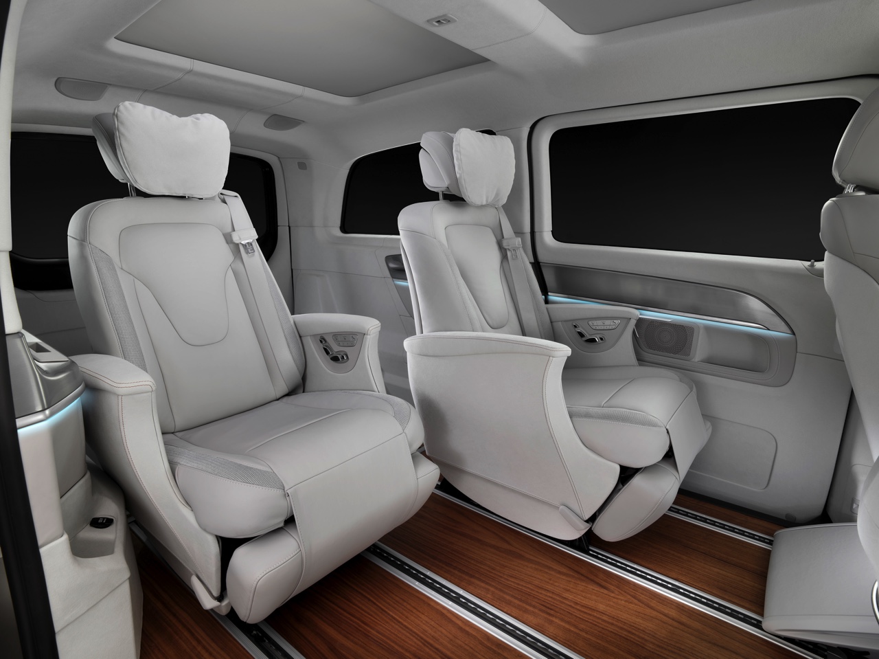 Mercedes-Benz Concept V-ision e is een V-Klasse met plug-in hybridetechniek van de C350e.