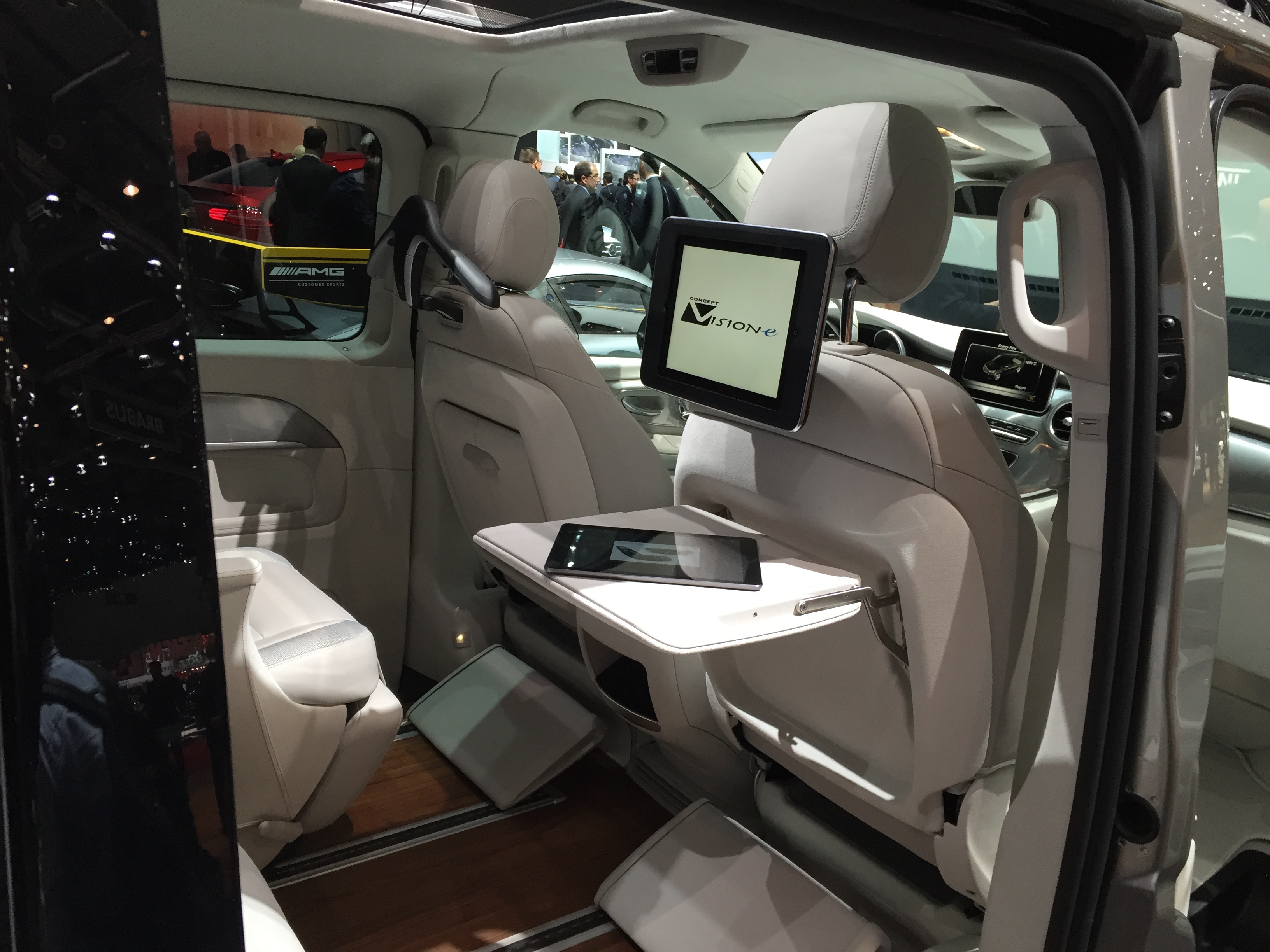 Mercedes-Benz Concept V-ision e is een V-Klasse met plug-in hybridetechniek van de C350e.