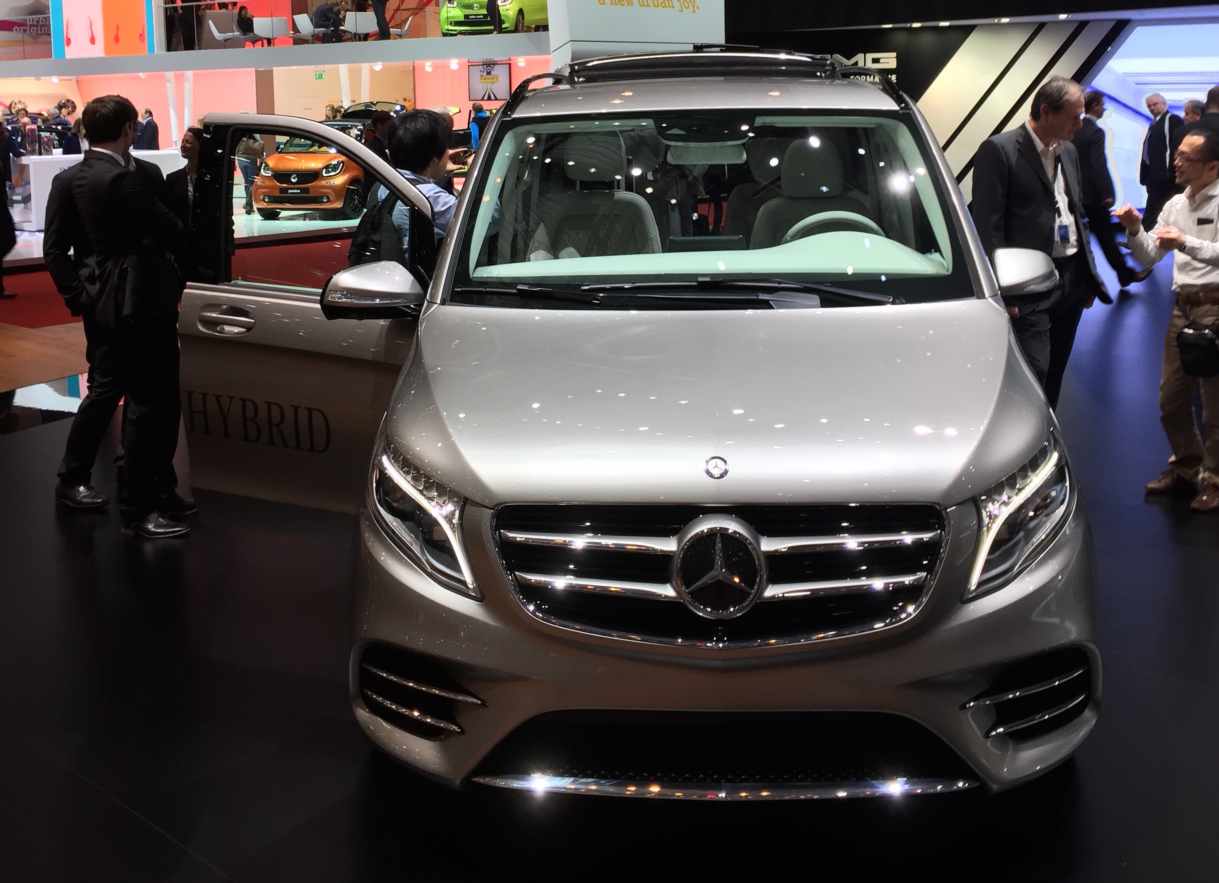 Mercedes-Benz Concept V-ision e is een V-Klasse met plug-in hybridetechniek van de C350e.