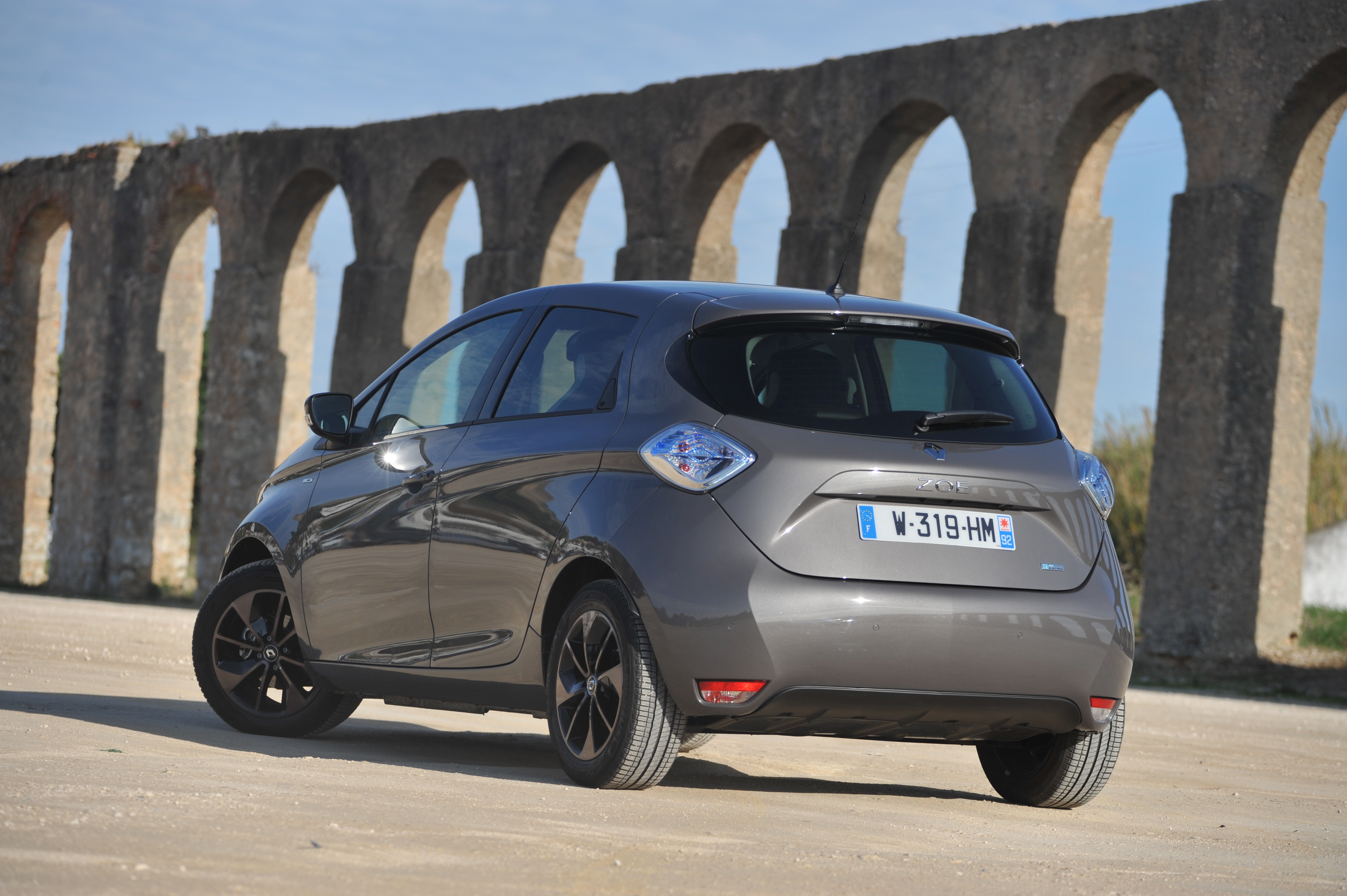 NewMotion presenteert de top 10 van (semi)elektrische auto's in Europa.