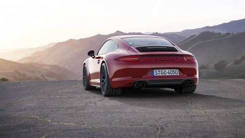 Zoals te verwachten, gaat Porsche ook van de huidige generatie 911 een GTS-variant leveren. De GTS slaat een brug tussen de reguliere Carrera S-modellen en de ultra sportieve GT3.