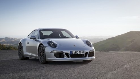 Zoals te verwachten, gaat Porsche ook van de huidige generatie 911 een GTS-variant leveren. De GTS slaat een brug tussen de reguliere Carrera S-modellen en de ultra sportieve GT3.