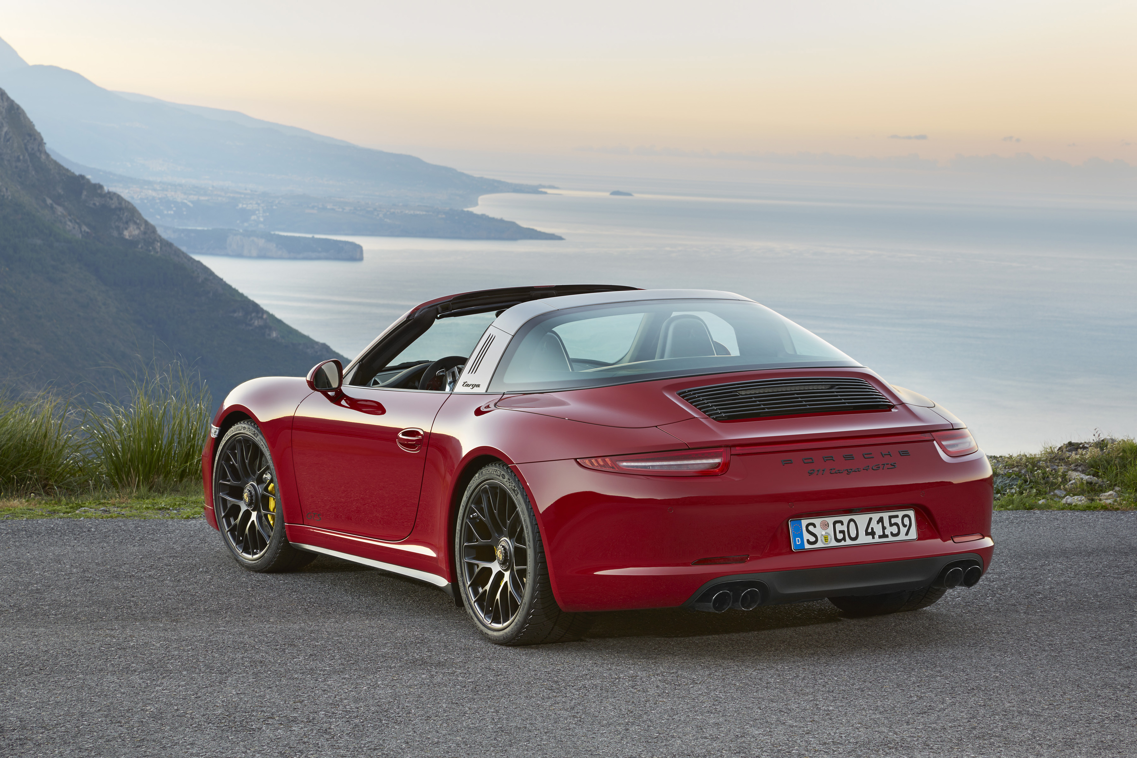 Porsche levert vanaf maart 2015 de 911 zowel in Coup, Cabriolet als Targa4 in de GTS-uitvoering.