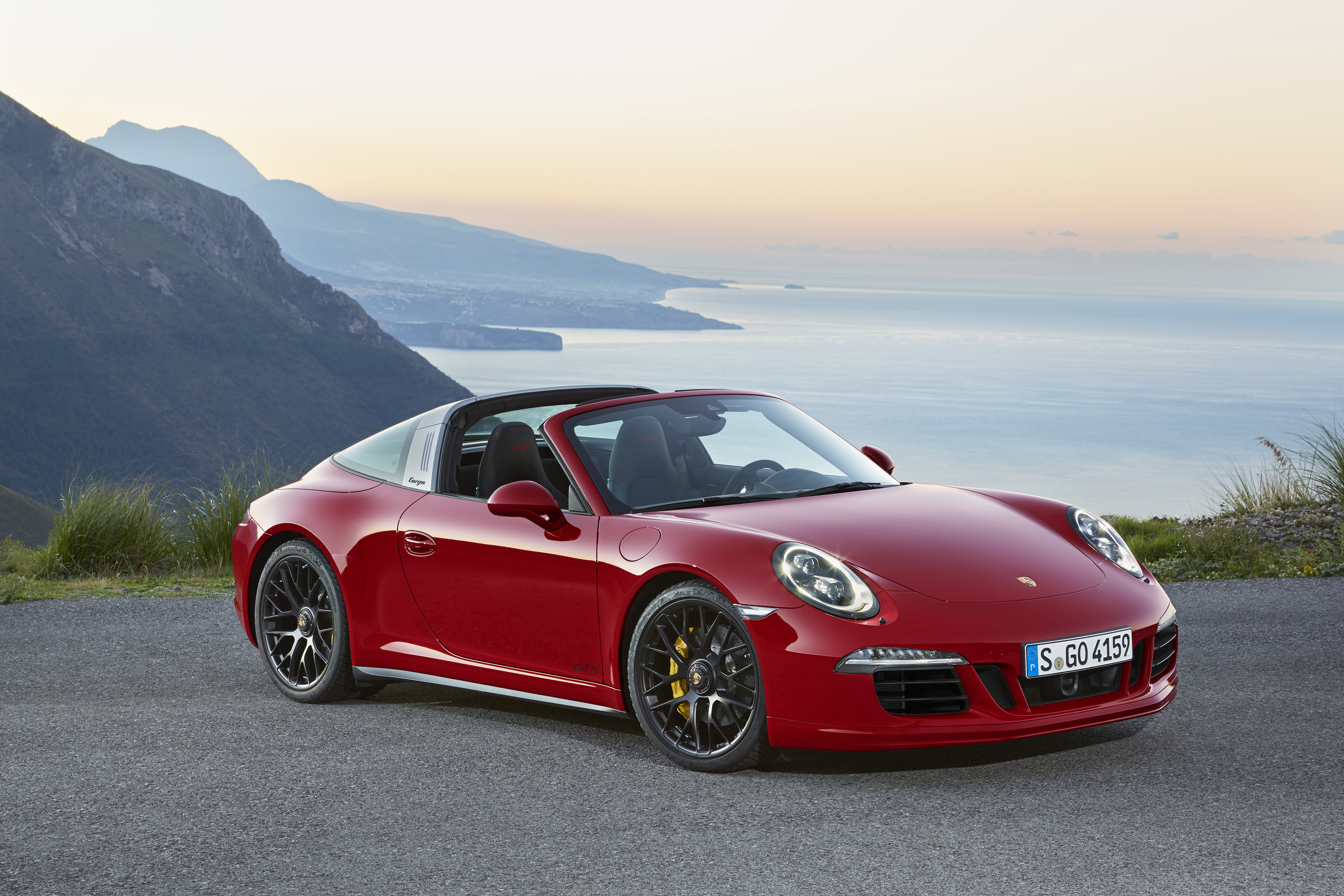 Porsche levert vanaf maart 2015 de 911 zowel in Coup, Cabriolet als Targa4 in de GTS-uitvoering.