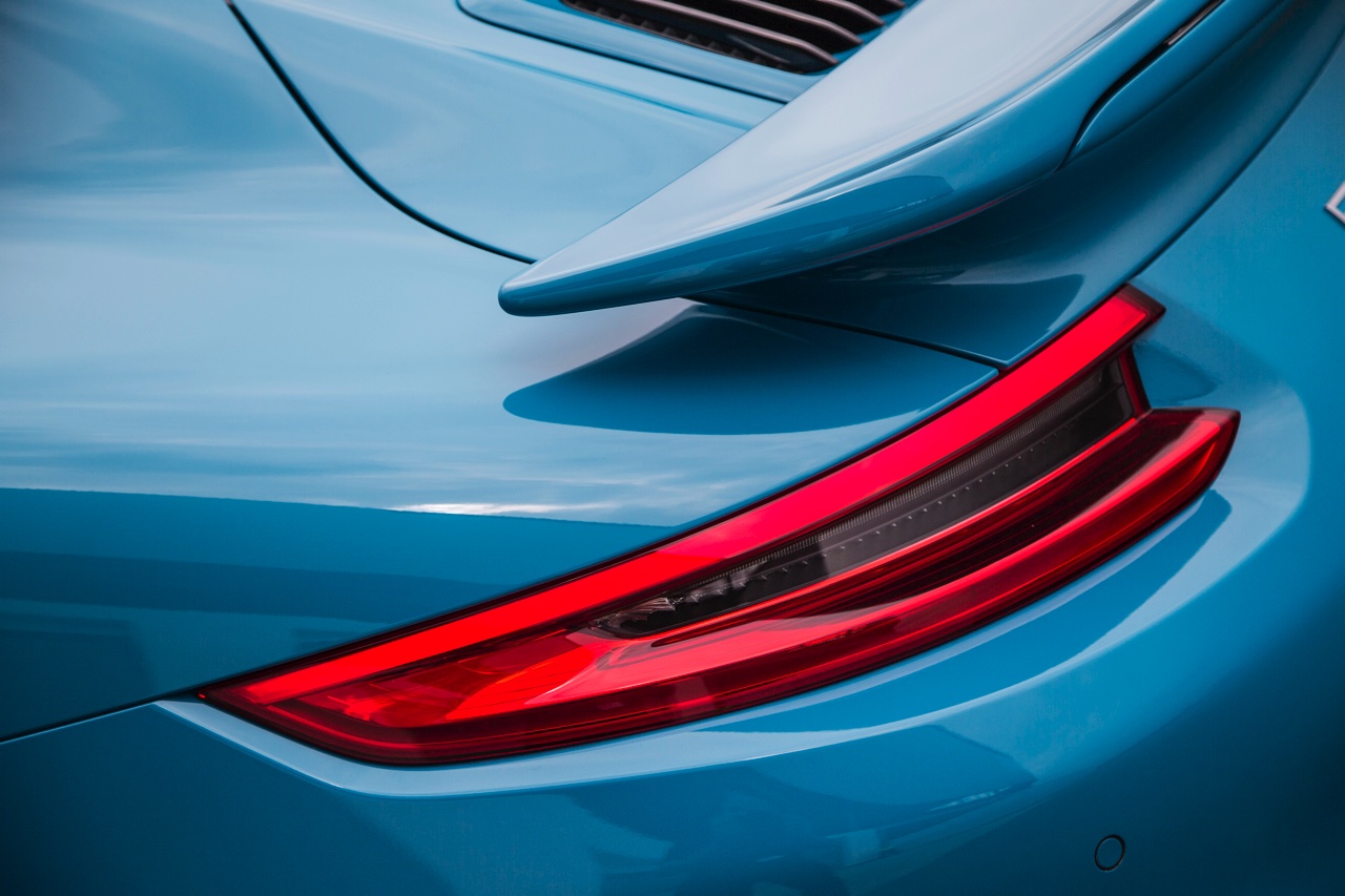 Autotest Porsche 911 Turbo S, het 2016 model trakteert op 580 pk, vierwielbesturing en oersnelle prestaties in een jas waar je ook door de weeks mee voor de dag kunt komen.