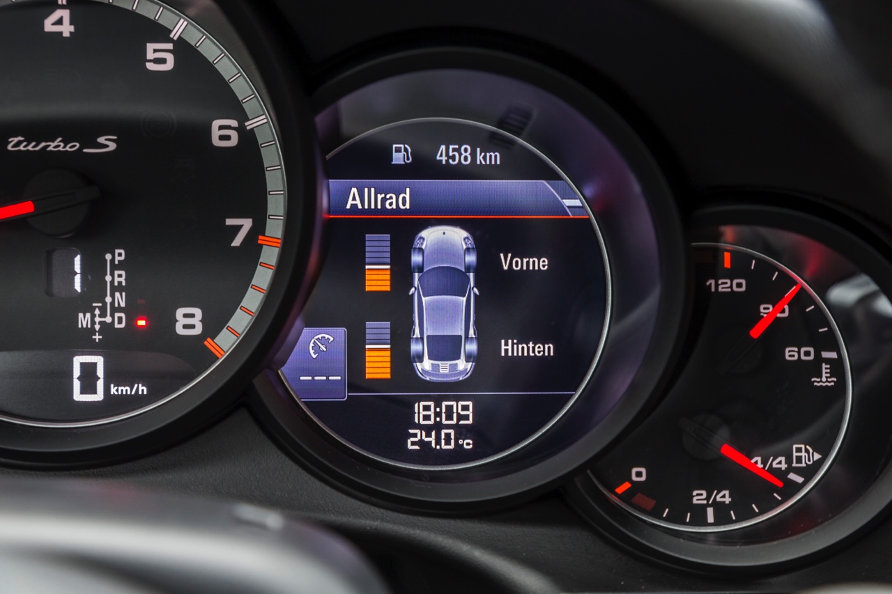 Autotest Porsche 911 Turbo S, het 2016 model trakteert op 580 pk, vierwielbesturing en oersnelle prestaties in een jas waar je ook door de weeks mee voor de dag kunt komen.