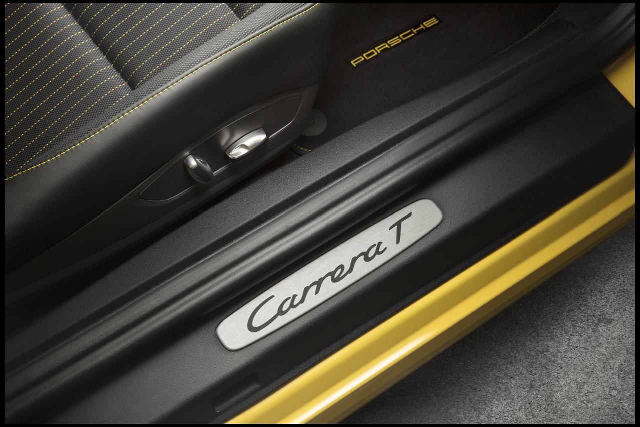Porsche brengt een lichte variant van de 911 Carrera, de T-versie, waarbij de letter staat voor Touring. De auto brengt het rijplezier naar een meer puur niveau.