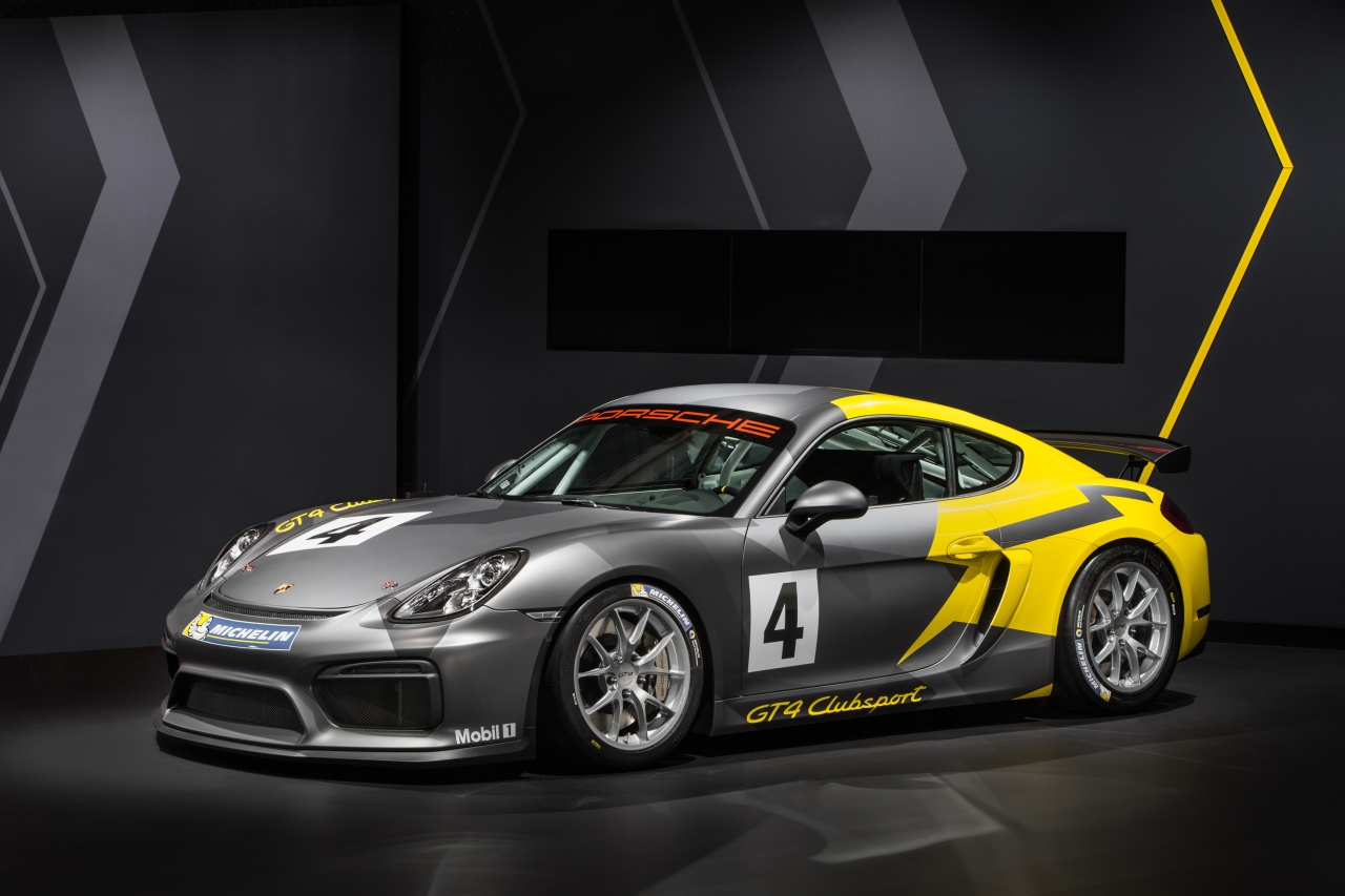 Porsche Cayman GT4 klaargestoomd op het circuit als Clubsport. Porsche presenteerde de circuittijger op de Los Angeles Motor Show.