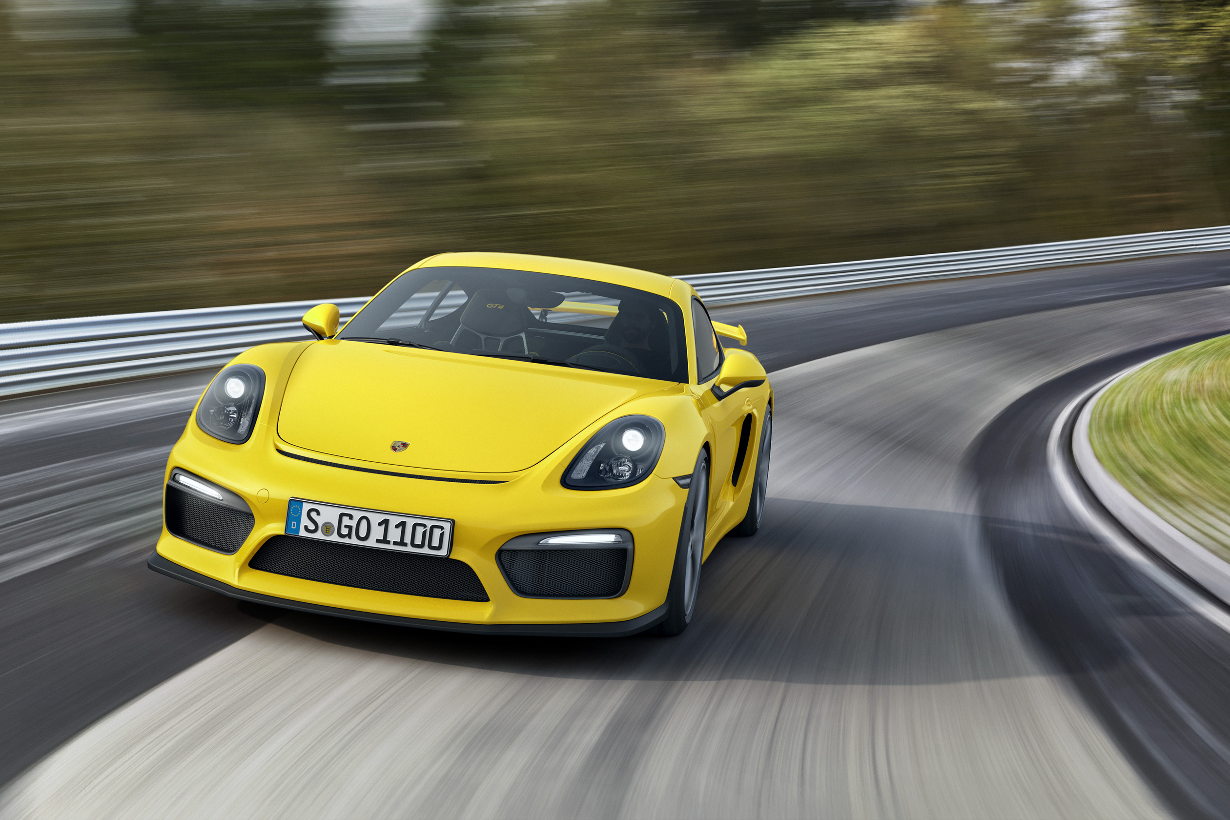Porsche onthult Cayman GT4, de snelste Cayman in de familie. Hij staat live op de Autosalon van Geneve en rolt vanaf april de showrooms in.