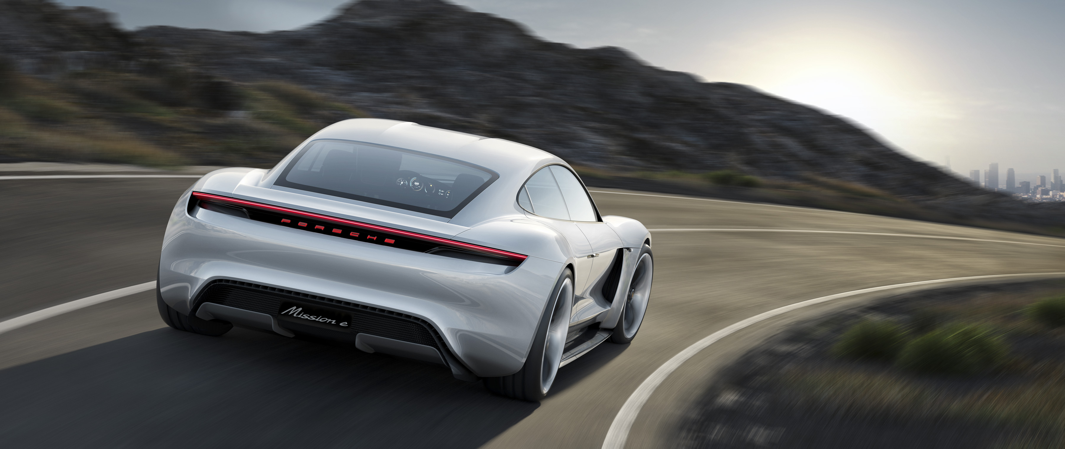 Porsche neemt Mission E elektrische sportwagen met 600 pk in productie. We verwachten de Mission E met 500 km actieradius voor 2020 in de showroom.