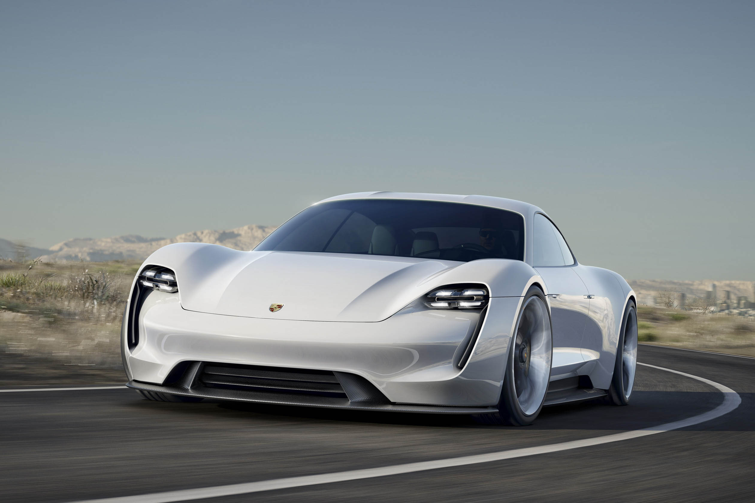 De volledig elektrische sportwagen van Porsche is de Mission E concept, een studiemodel met 600 pk, 500 kilometer actieradius en Porsche Turbo Charging.