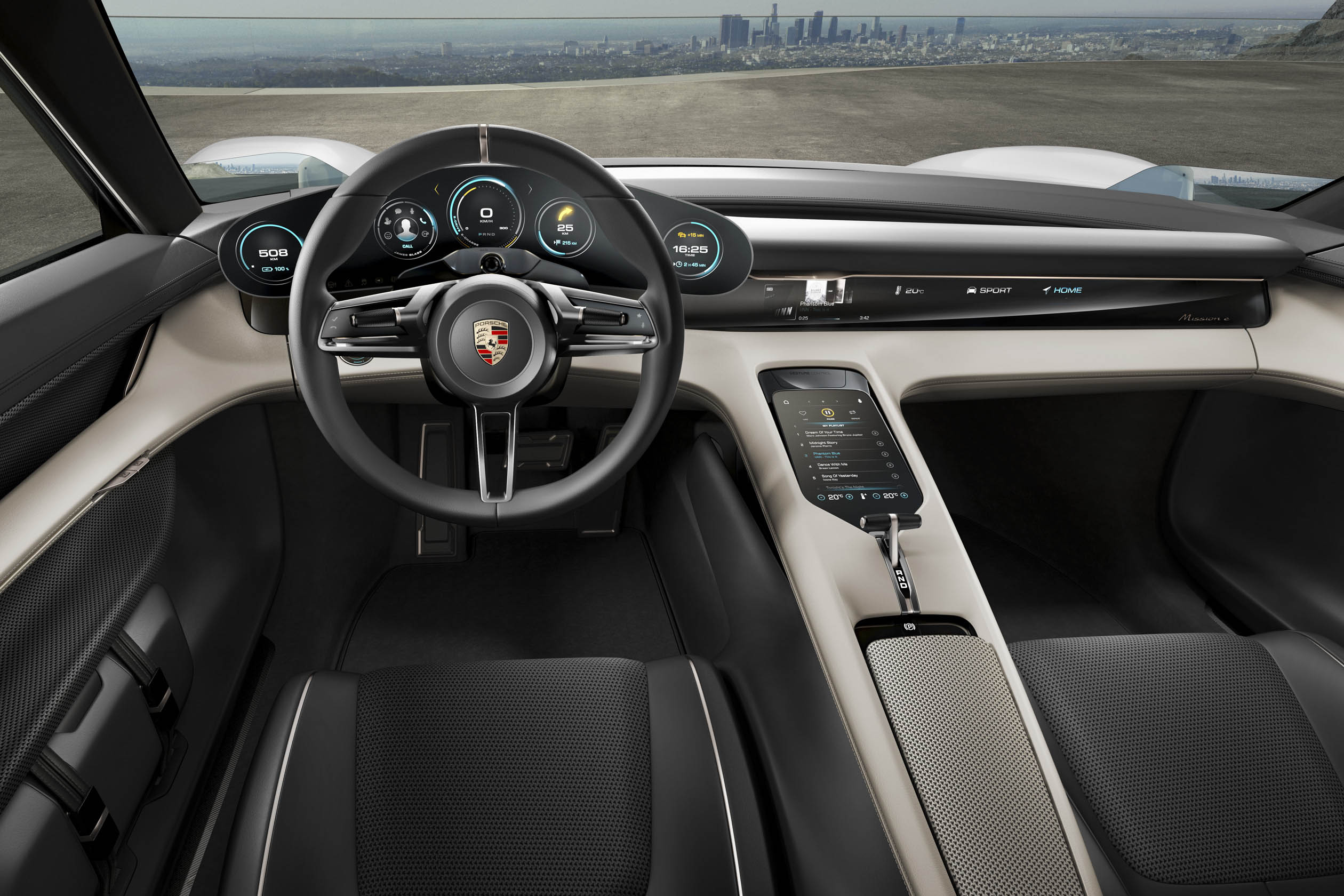 De volledig elektrische sportwagen van Porsche is de Mission E concept, een studiemodel met 600 pk, 500 kilometer actieradius en Porsche Turbo Charging.