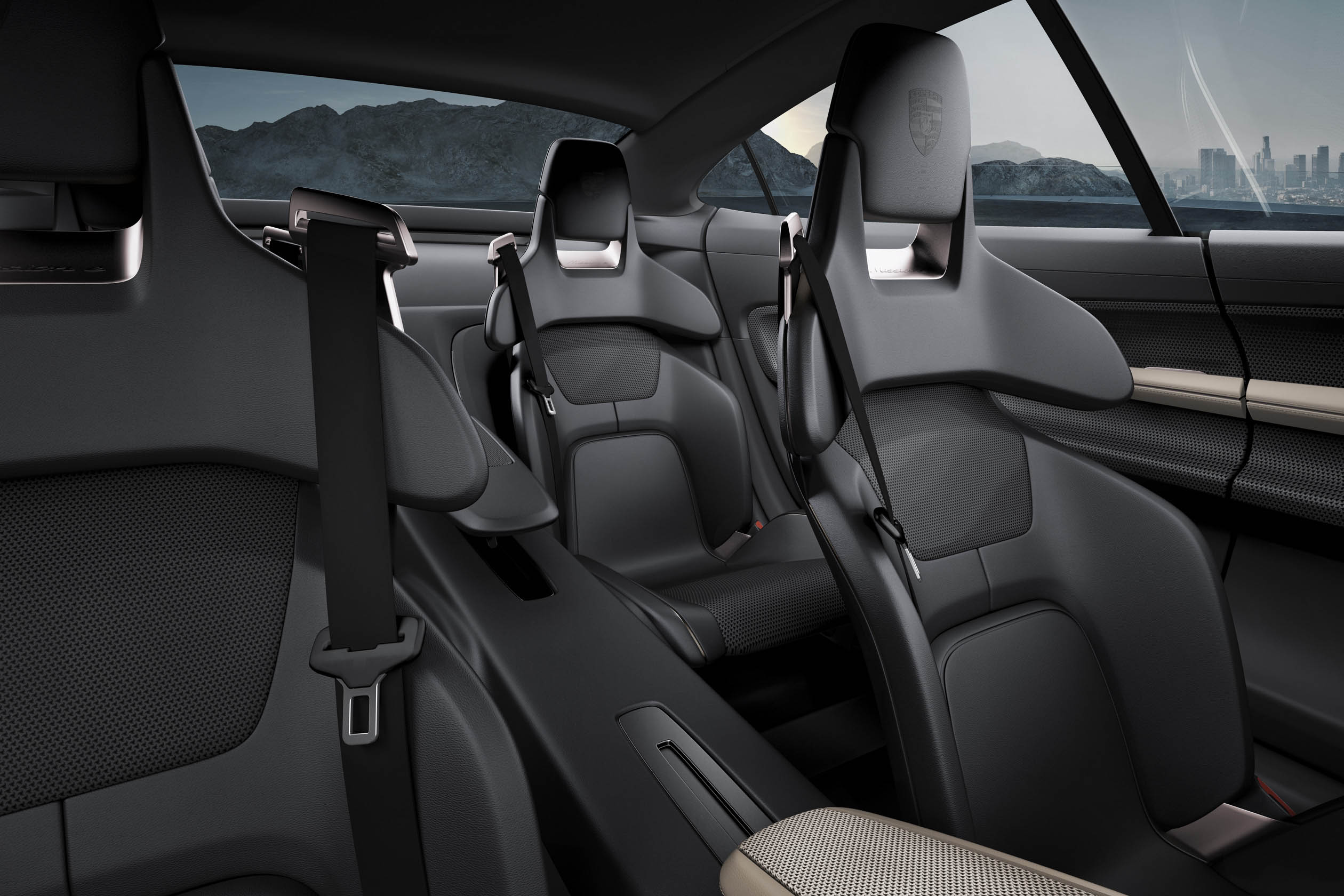 De volledig elektrische sportwagen van Porsche is de Mission E concept, een studiemodel met 600 pk, 500 kilometer actieradius en Porsche Turbo Charging.