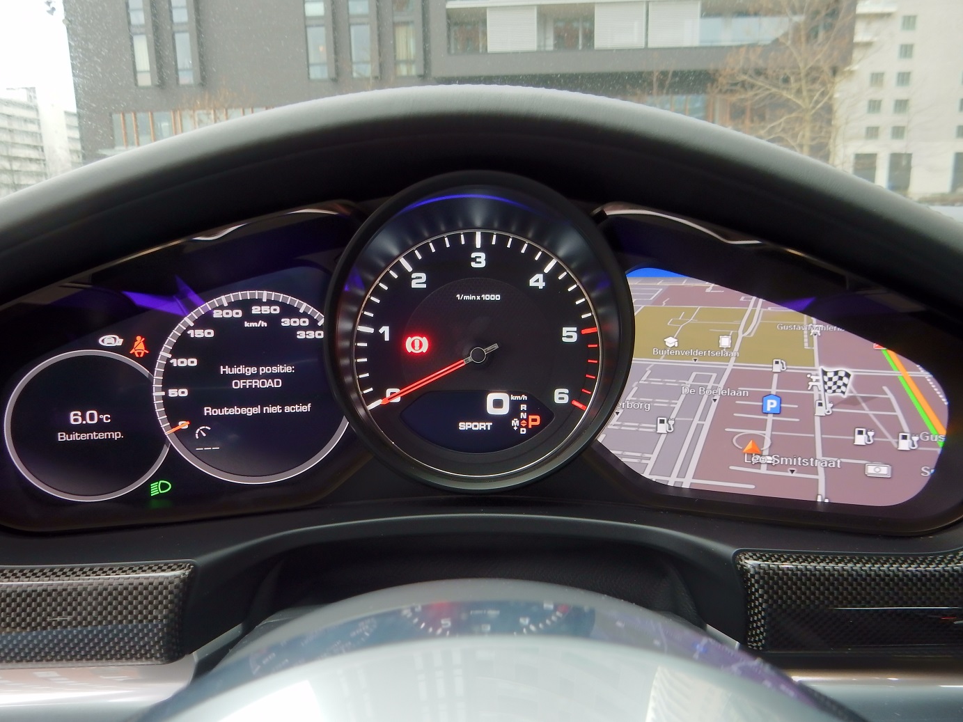 De Porsche Panamera gaat met het nieuwe model de tweede generatie in. Het concept is hetzelfde gebleven, maar de auto is op de nodige punten verbeterd. AutoVandaag deed een rijtest.