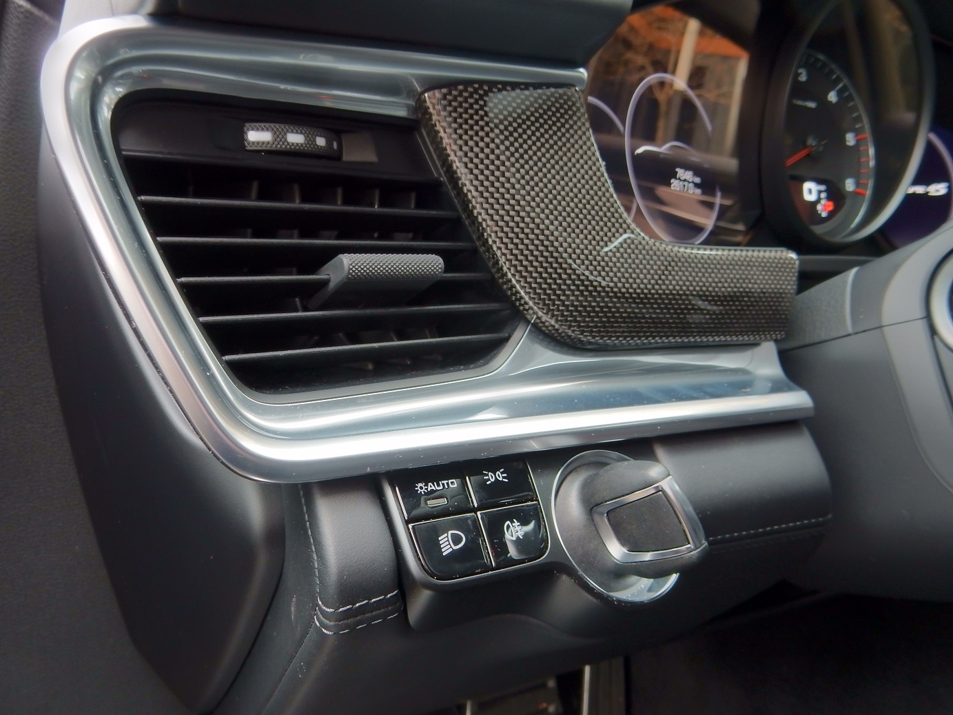 De Porsche Panamera gaat met het nieuwe model de tweede generatie in. Het concept is hetzelfde gebleven, maar de auto is op de nodige punten verbeterd. AutoVandaag deed een rijtest.