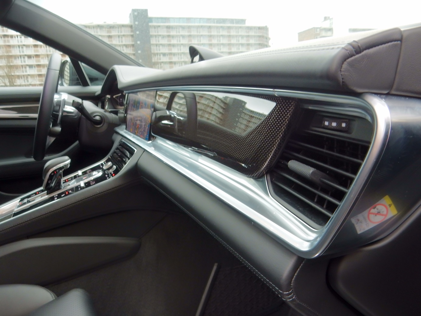 De Porsche Panamera gaat met het nieuwe model de tweede generatie in. Het concept is hetzelfde gebleven, maar de auto is op de nodige punten verbeterd. AutoVandaag deed een rijtest.