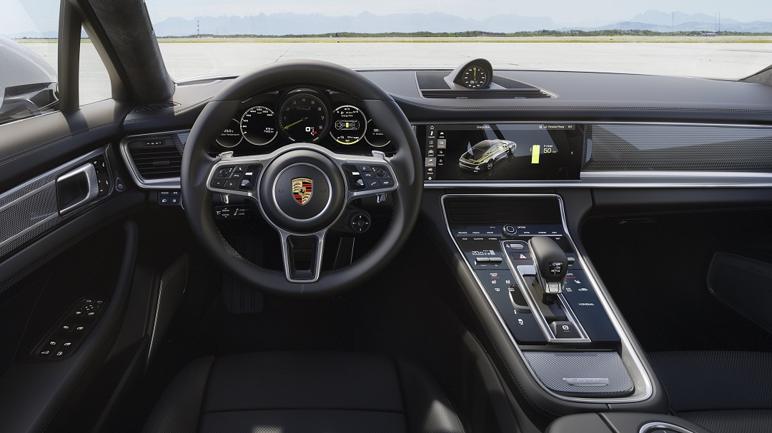De Porsche Panamera krijgt er een tweede hybrideversie bij in de vorm van de S E-Hybrid. De nieuwe toevoeging vormt ook meteen het topmodel van de hele Panamera-reeks.