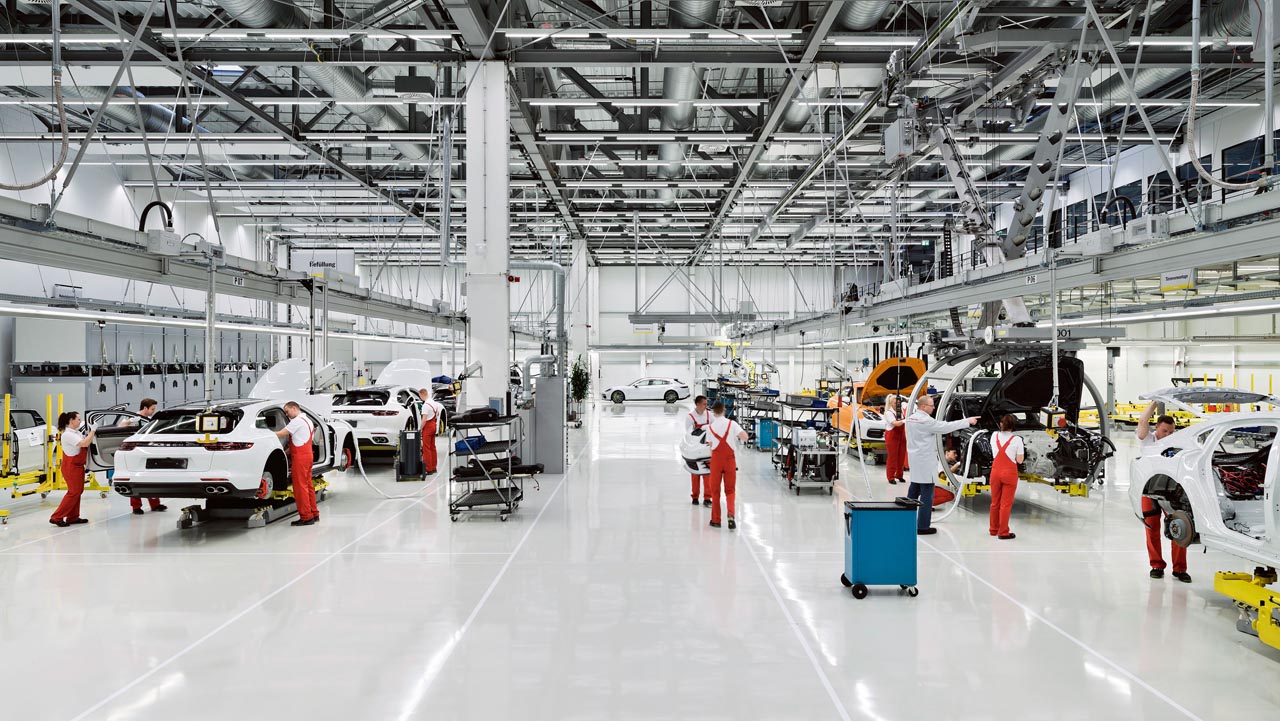 De eerste Porsche Panamera Sport Turismo is met de hand in de fabriek in Leipzig gebowud en dient als referentie voor alle exemplaren die volgen.