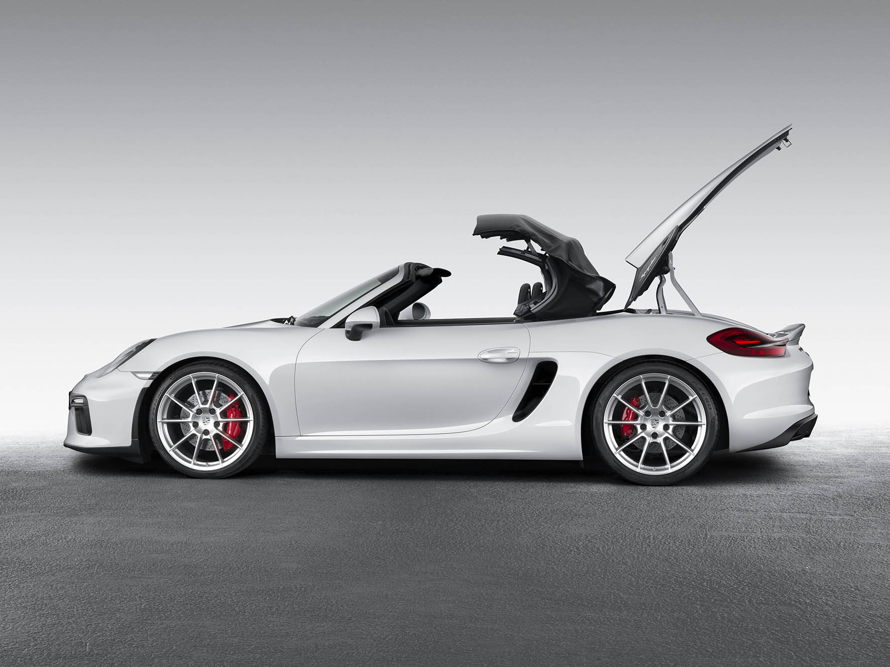 Porsche zet de nieuwe Boxster Spyder als wereldprimeur op de New York International Auto Show 2015.