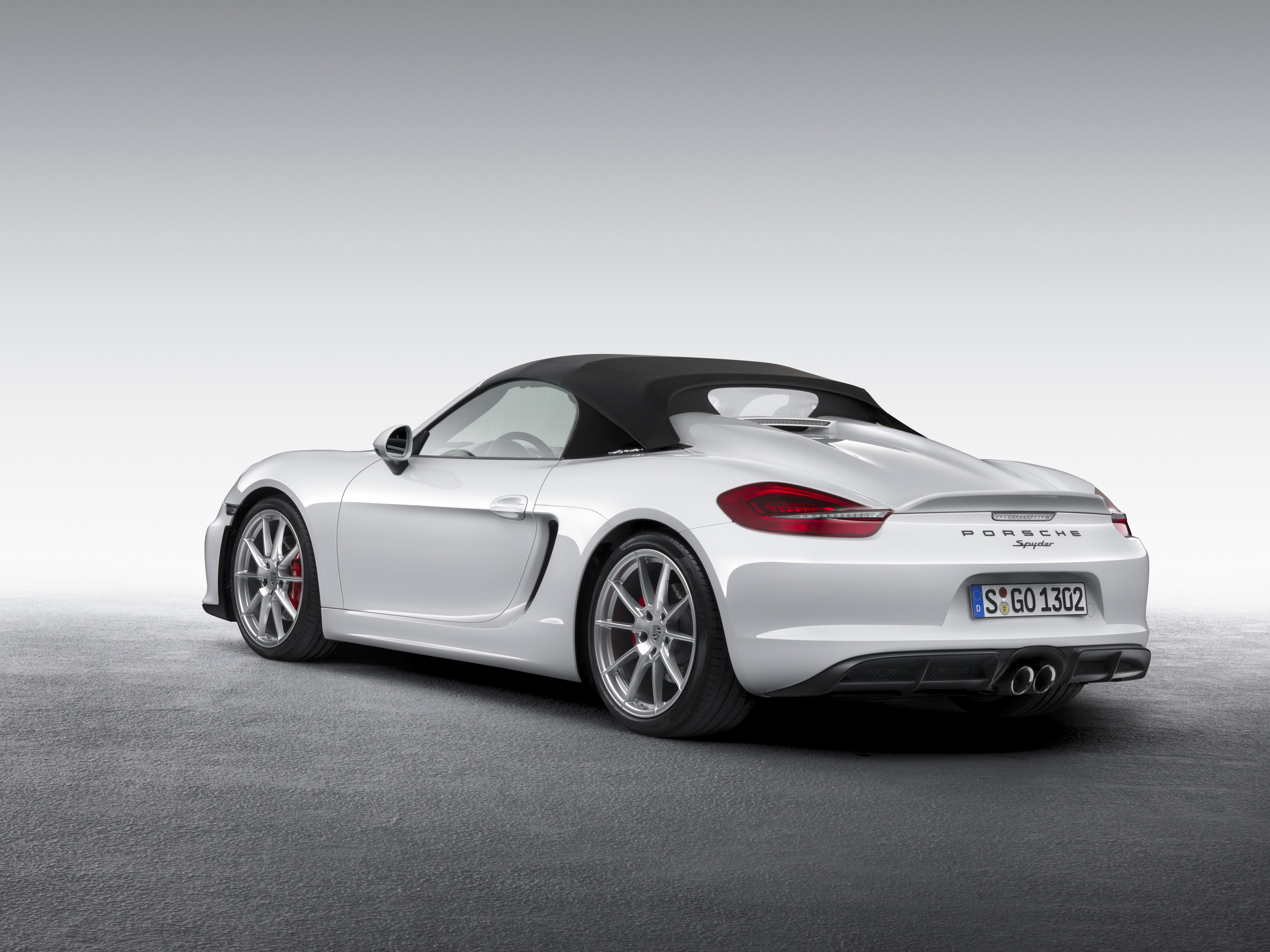 Porsche zet de nieuwe Boxster Spyder als wereldprimeur op de New York International Auto Show 2015.