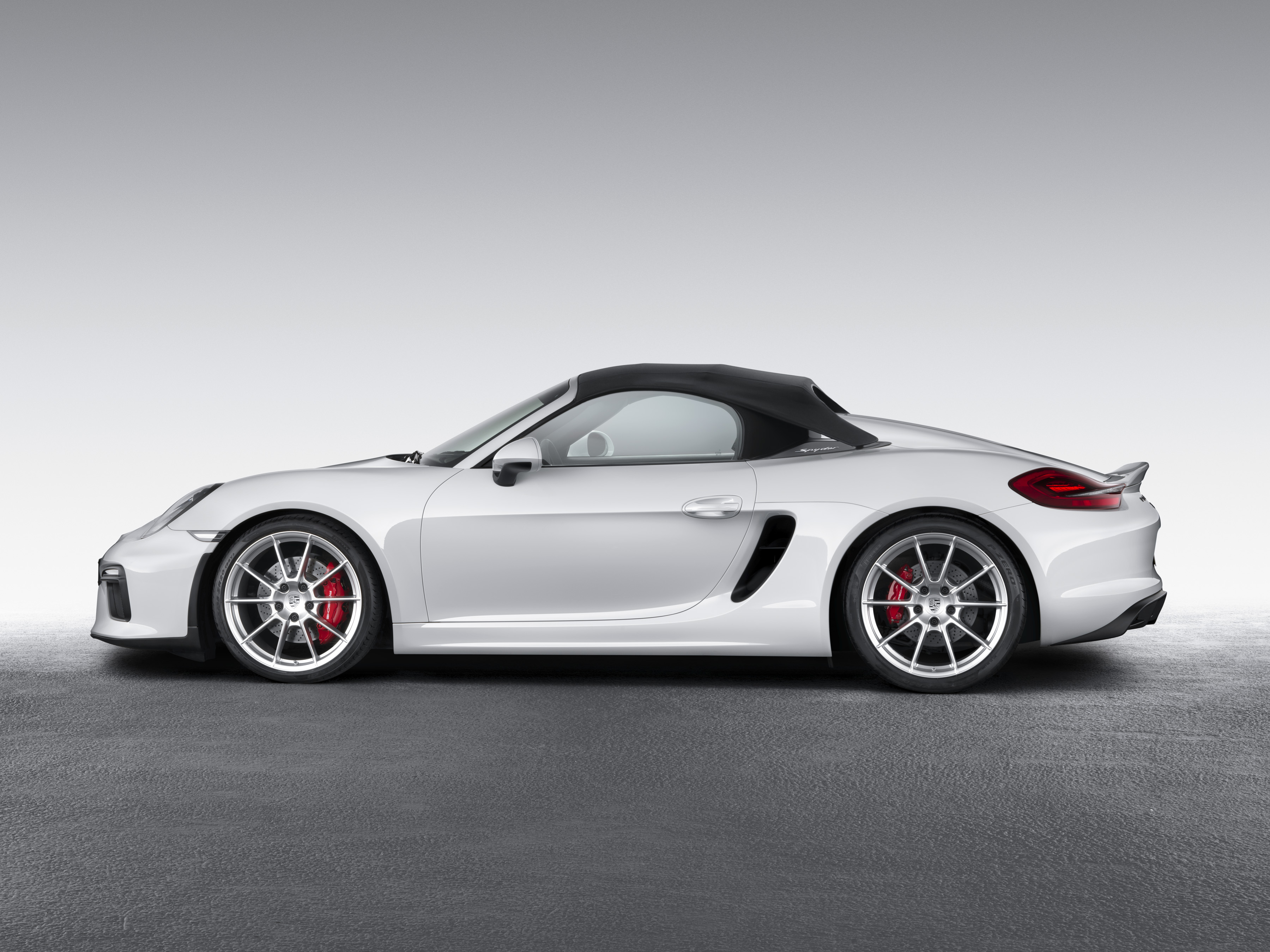 Porsche zet de nieuwe Boxster Spyder als wereldprimeur op de New York International Auto Show 2015.
