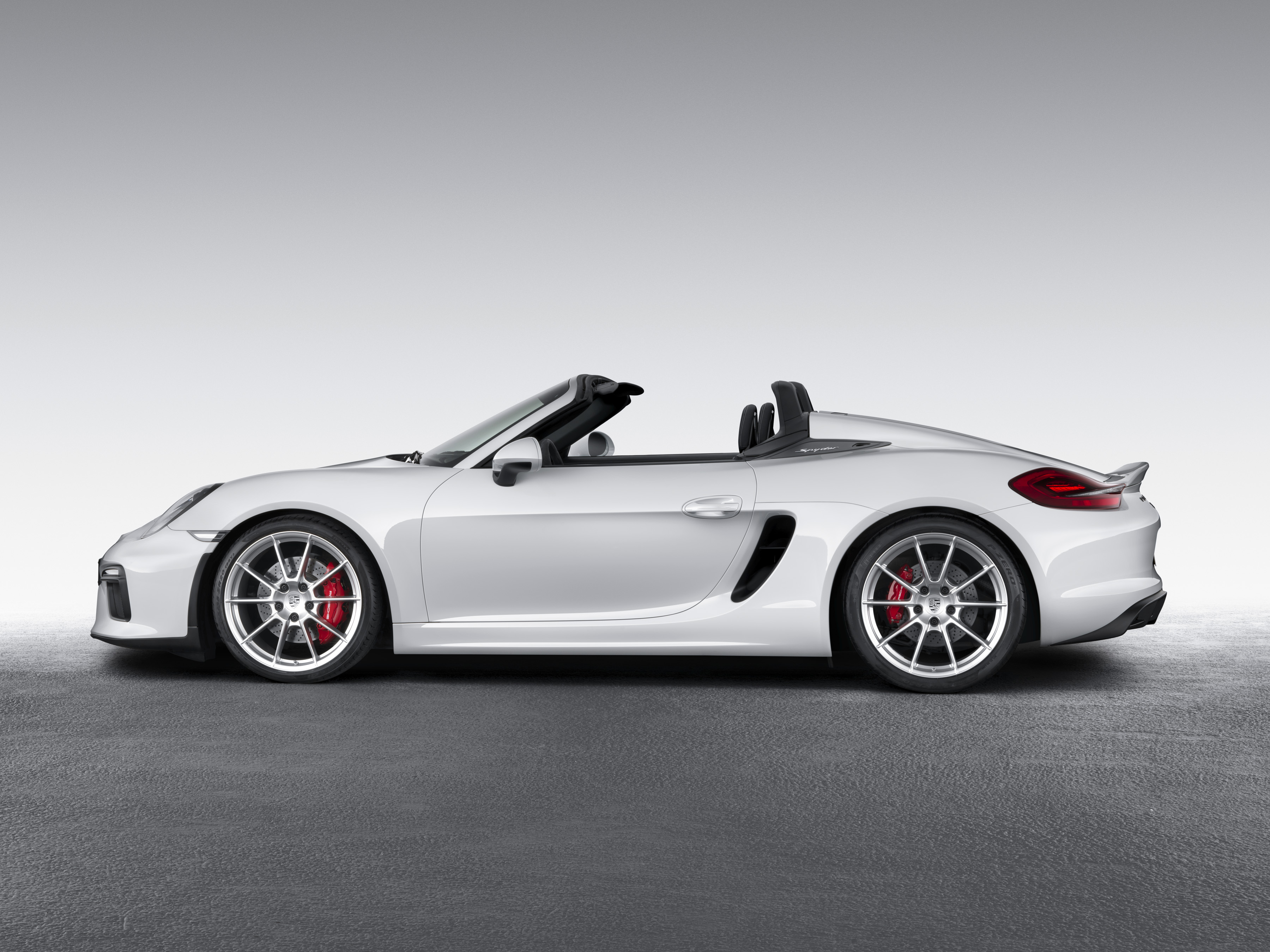 Porsche zet de nieuwe Boxster Spyder als wereldprimeur op de New York International Auto Show 2015.
