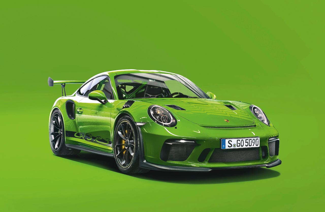 Bij Porsche worden nieuwe lakkleuren lange tijd van te voren ontwikkeld om te voldoen aan strenge eisen en tests.