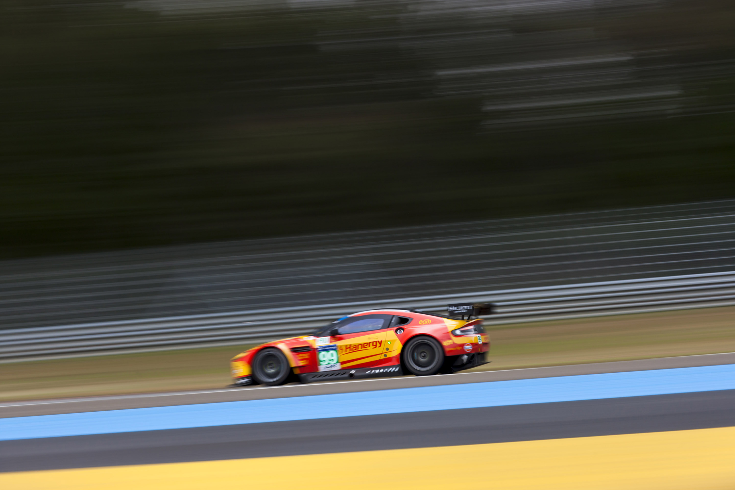Voor het eerst sinds 1998 heeft Porsche Le Mans weer gewonnen. De eerste en tweede plek voor Regerend kampioen Audi eindigde als derde.