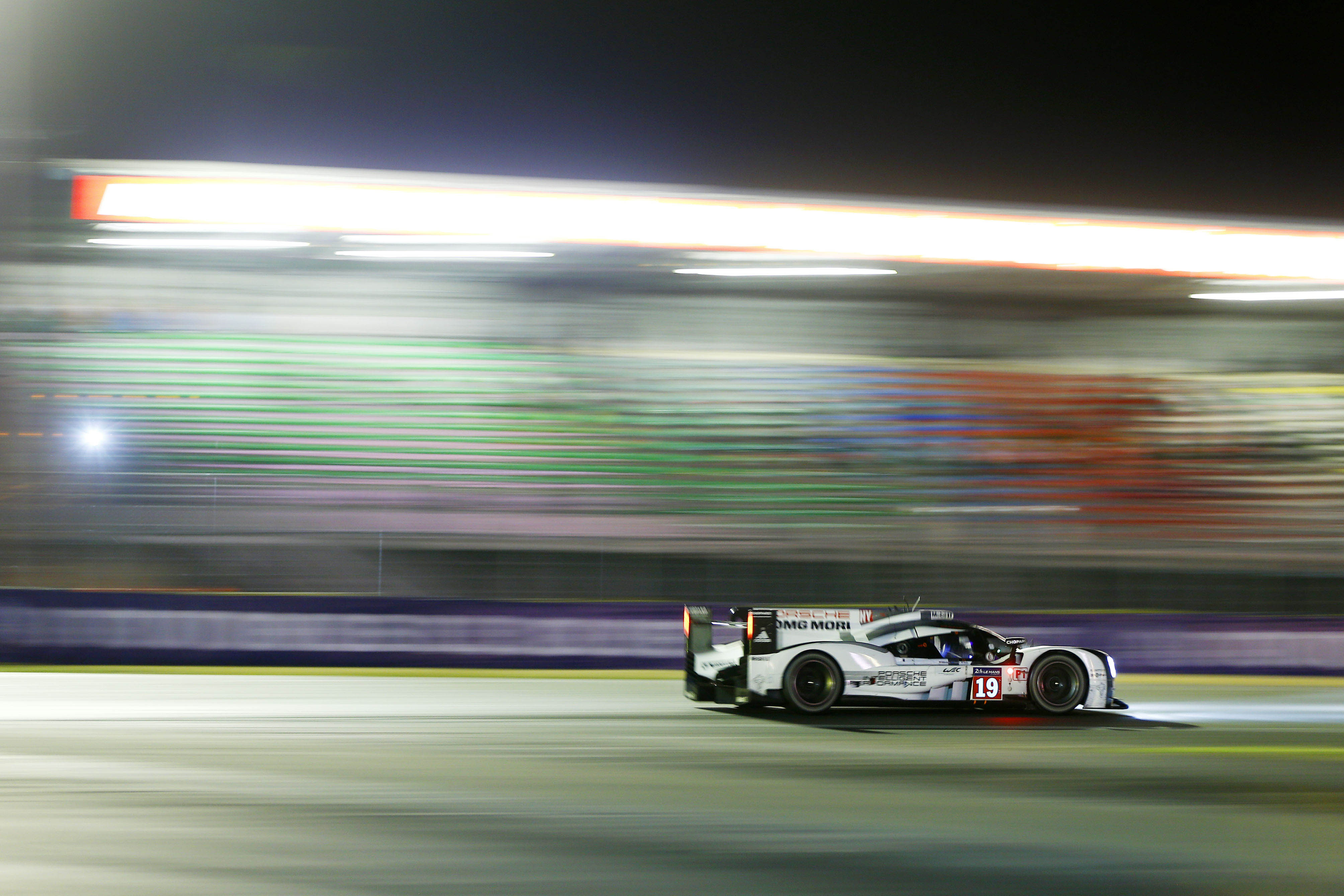 Voor het eerst sinds 1998 heeft Porsche Le Mans weer gewonnen. De eerste en tweede plek voor Regerend kampioen Audi eindigde als derde.
