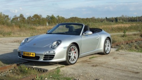 Zelfs een leek kan op afstand al het lijnenspel van de Porsche 911 herkennen. Toch slaagt de fabrikant er elke keer weer in om het model verder te verbeteren. De laatste vernieuwingsronde omvat niet a