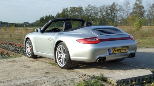Zelfs een leek kan op afstand al het lijnenspel van de Porsche 911 herkennen. Toch slaagt de fabrikant er elke keer weer in om het model verder te verbeteren. De laatste vernieuwingsronde omvat niet a