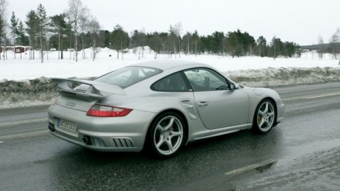 Dit is de nieuwe Porsche 911 GT2! Of in andere woorden, de snelste 911 die er in serie gebouwd gaat worden. Hij gaat er dus toch komen.