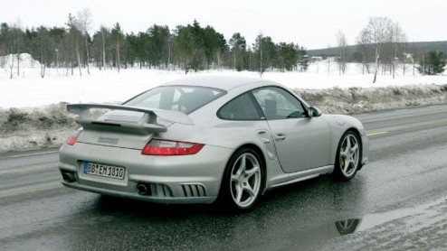 Dit is de nieuwe Porsche 911 GT2! Of in andere woorden, de snelste 911 die er in serie gebouwd gaat worden. Hij gaat er dus toch komen.