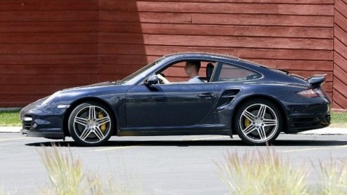 Het zal niet lang meer duren voordat de Porsche 911 Turbo en Turbo Cabrio ook in hun opgefriste jas worden onthuld. De testexemplaren rijden in ieder geval bijna ongecamoufleerd rond.