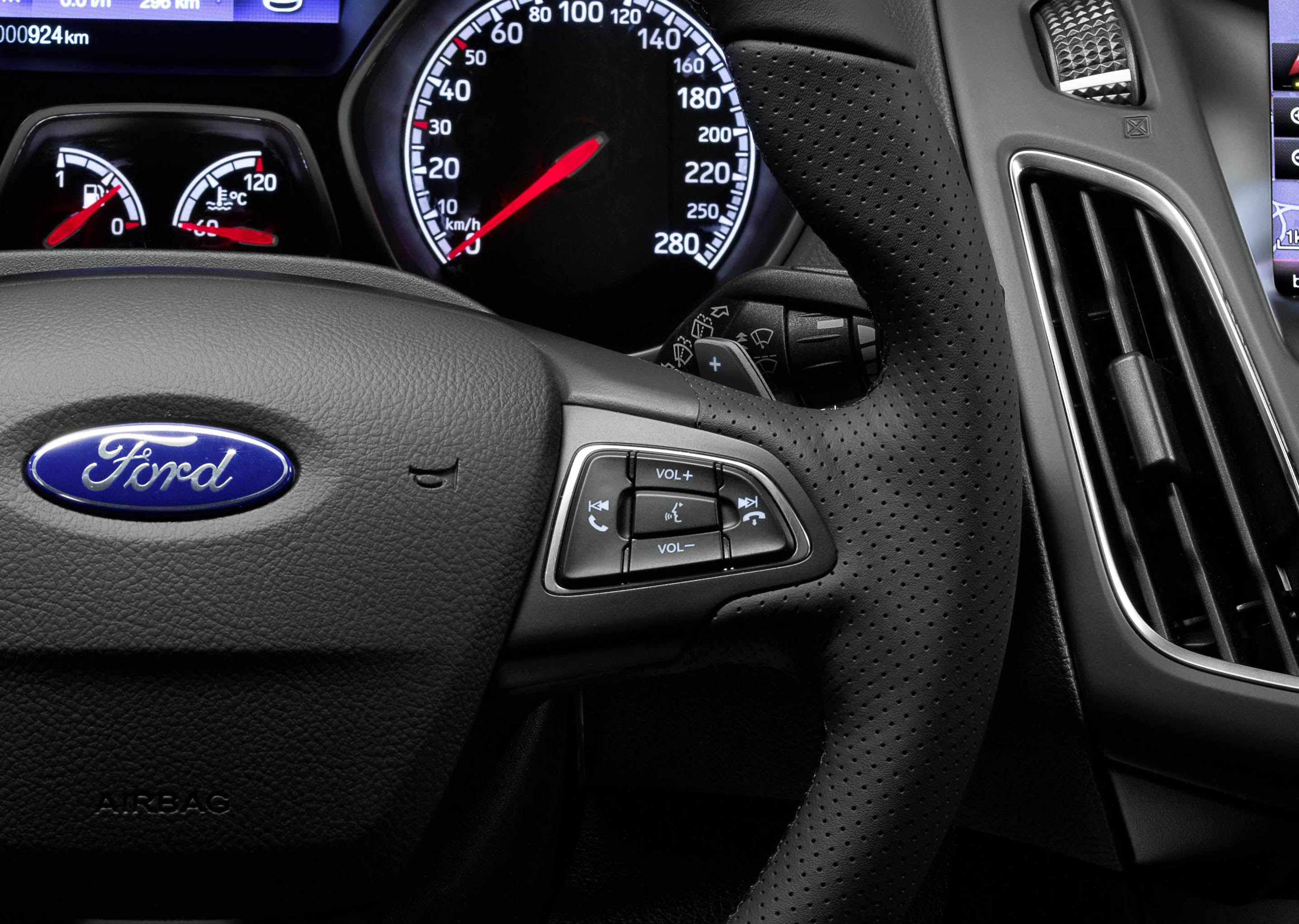 Vanaf 2016 levert Ford de Focus ST TDCi diesel ook met Powershiftautomaat. De meerprijs is klein terwijl de sprinttijd 0.4 seconden lager komt te liggen.