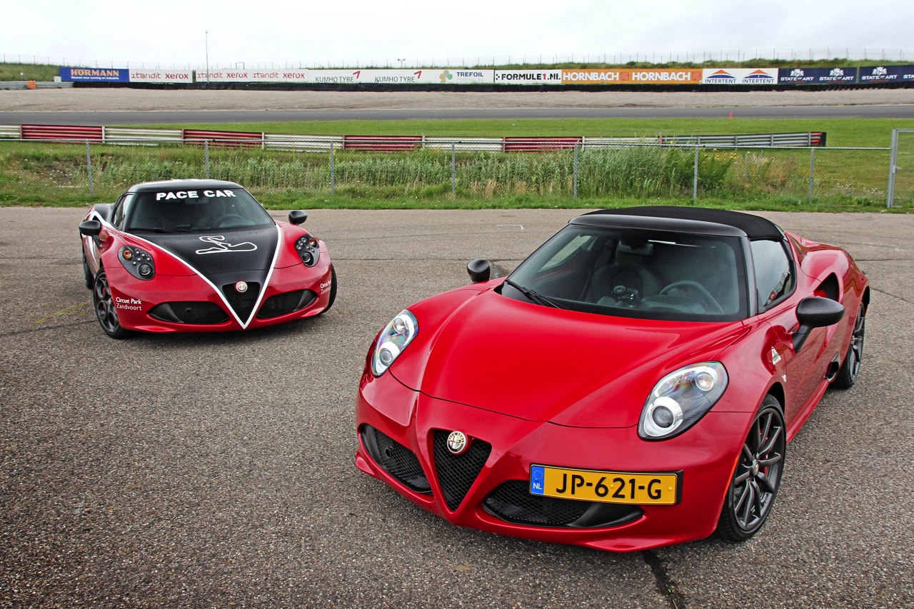 Alfa Romeo introduceert exclusief voor Nederland de 4C CPZ Track Edition met lap timer, rijvaarheidstraining en extra koolstofvezel accenten.
