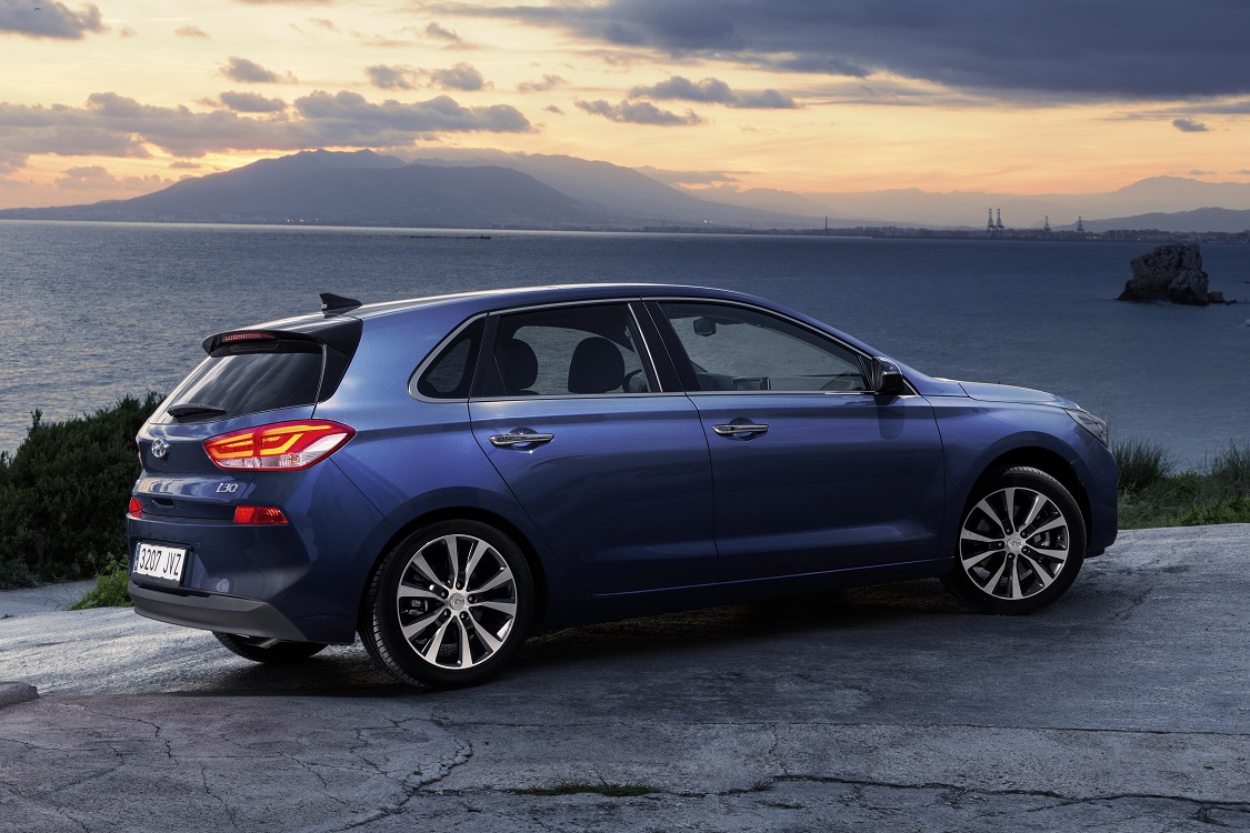 Hyundai heeft de prijzen bekendgemaakt voor de nieuwe i30. De auto is er vanaf 20.495 euro en komt ook als First Edition.