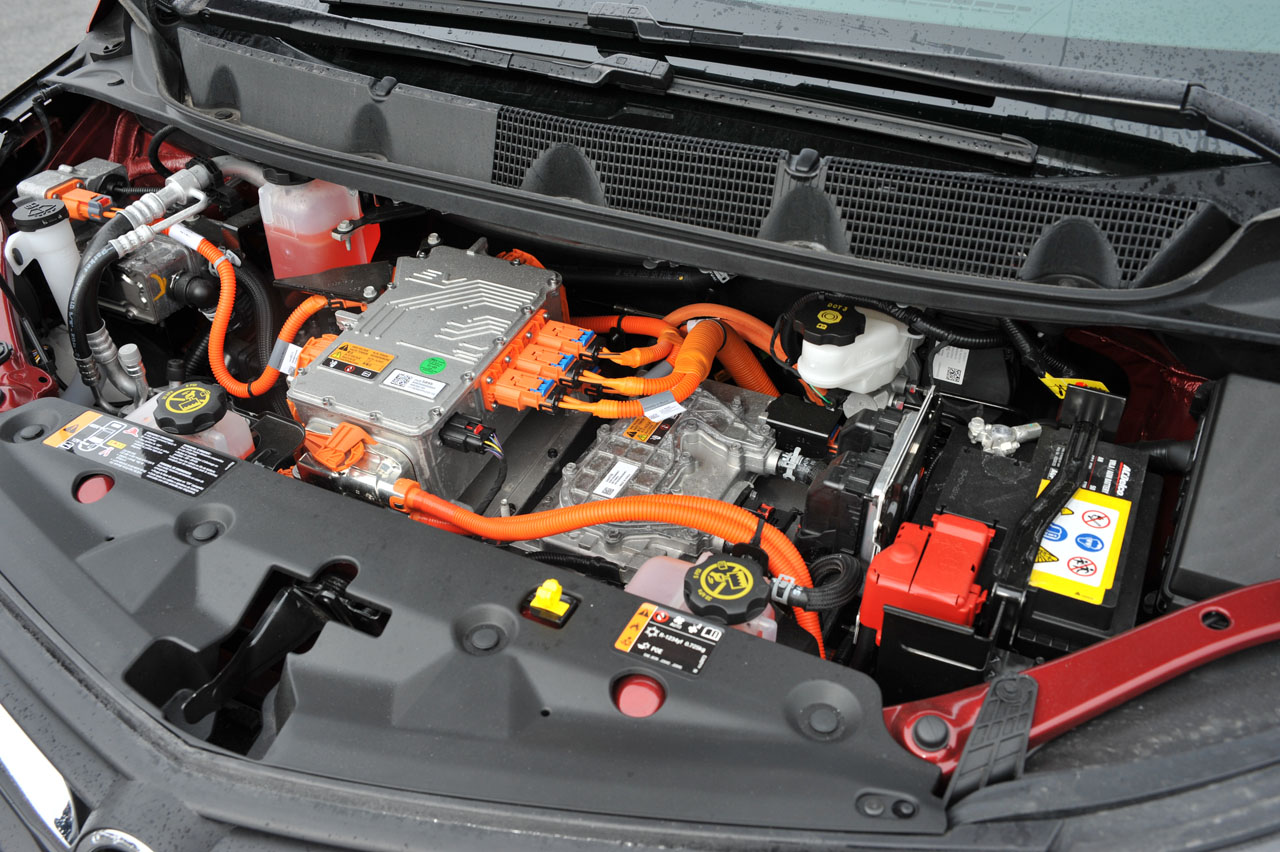 Opel moet sinds de wisseling van eigenaar de Ampera-e extern inkopen en dat brengt een forse prijsstijging met zich mee.