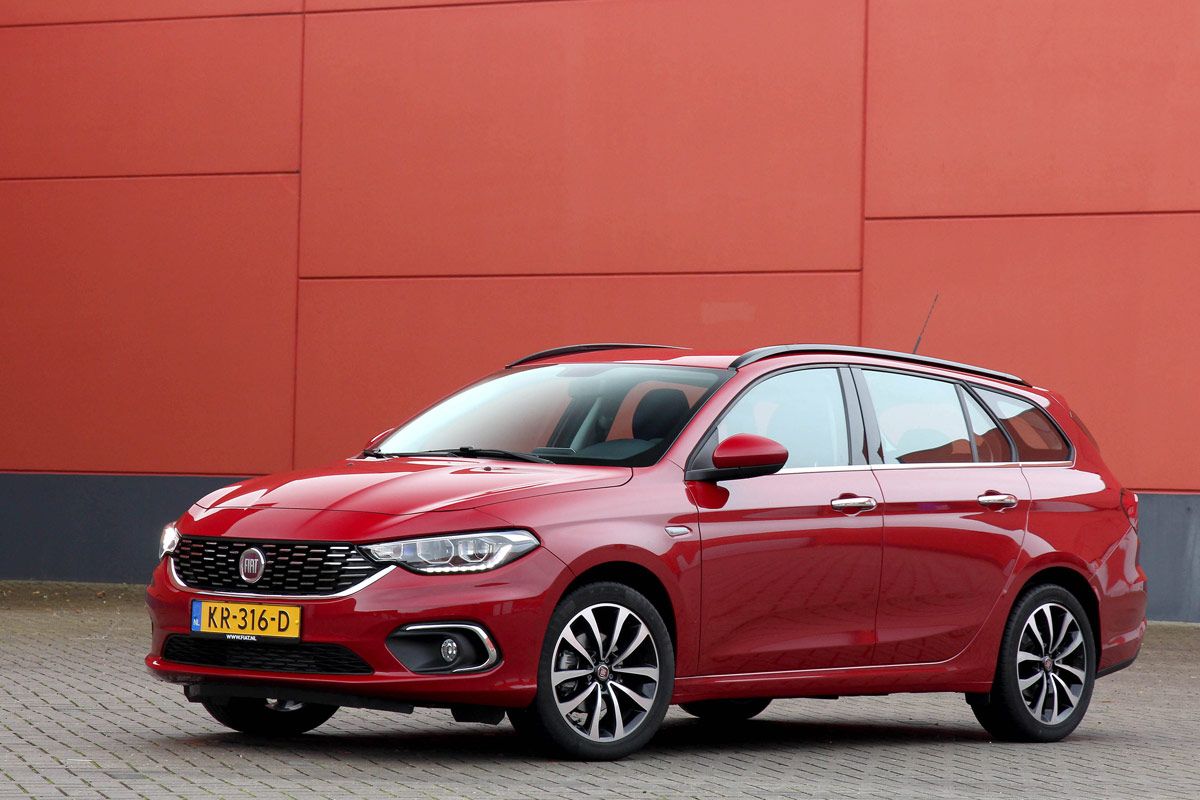Bij de herintroductie van de naam Tipo stuurde Fiat de sedan vast vooruit, maar nu komen dan ook de hatchback en stationwagon. Beide zijn nu ook van een prijskaartje voorzien.