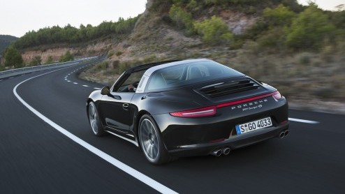Porsche heeft de nieuwe 911 Targa onthuld. De auto komt er in twee uitvoeringen, uitsluitend met vierwielaandrijving.