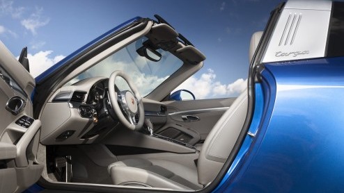 Porsche heeft de nieuwe 911 Targa onthuld. De auto komt er in twee uitvoeringen, uitsluitend met vierwielaandrijving.