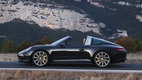 Porsche heeft de nieuwe 911 Targa onthuld. De auto komt er in twee uitvoeringen, uitsluitend met vierwielaandrijving.