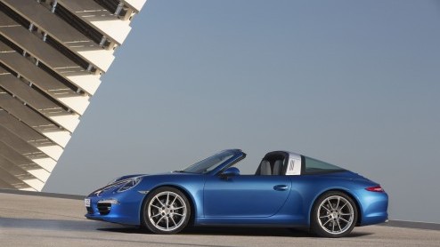 Porsche heeft de nieuwe 911 Targa onthuld. De auto komt er in twee uitvoeringen, uitsluitend met vierwielaandrijving.