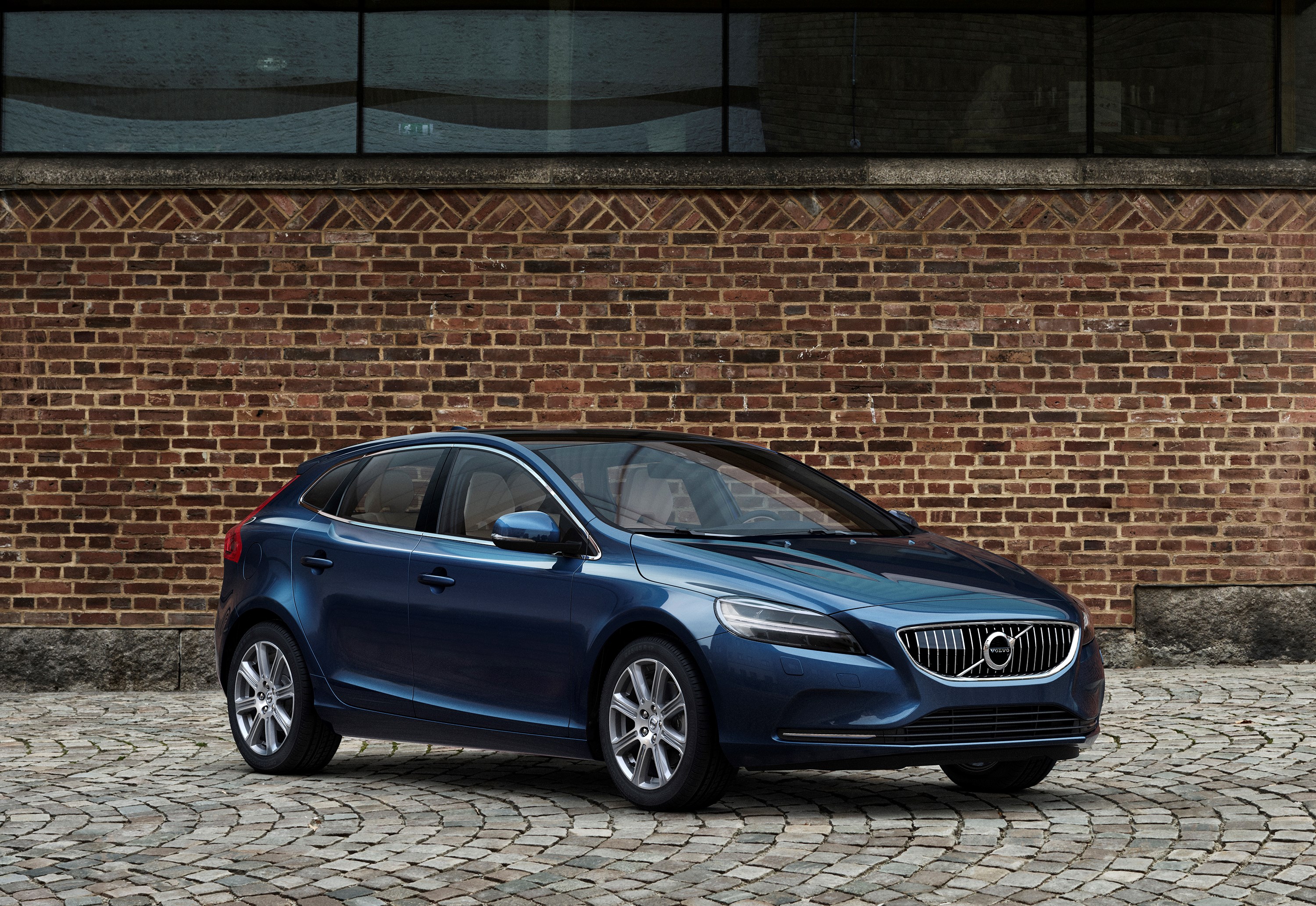 Prijzen en uitvoeringen van nieuwe Volvo V40 op een rij. Alle dieselversies komen in aanmerking voor 21% bijtelling.