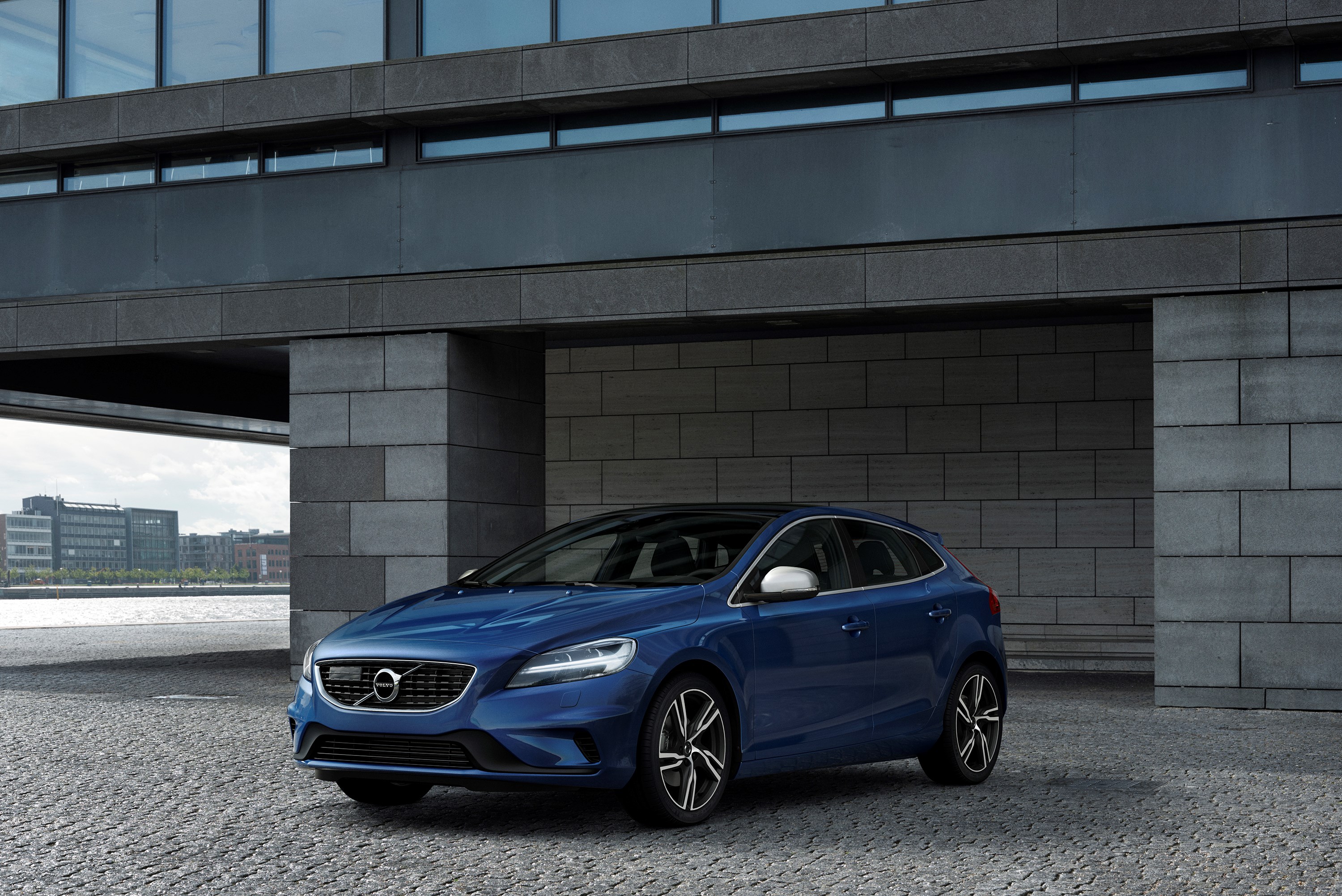Prijzen en uitvoeringen van nieuwe Volvo V40 op een rij. Alle dieselversies komen in aanmerking voor 21% bijtelling.