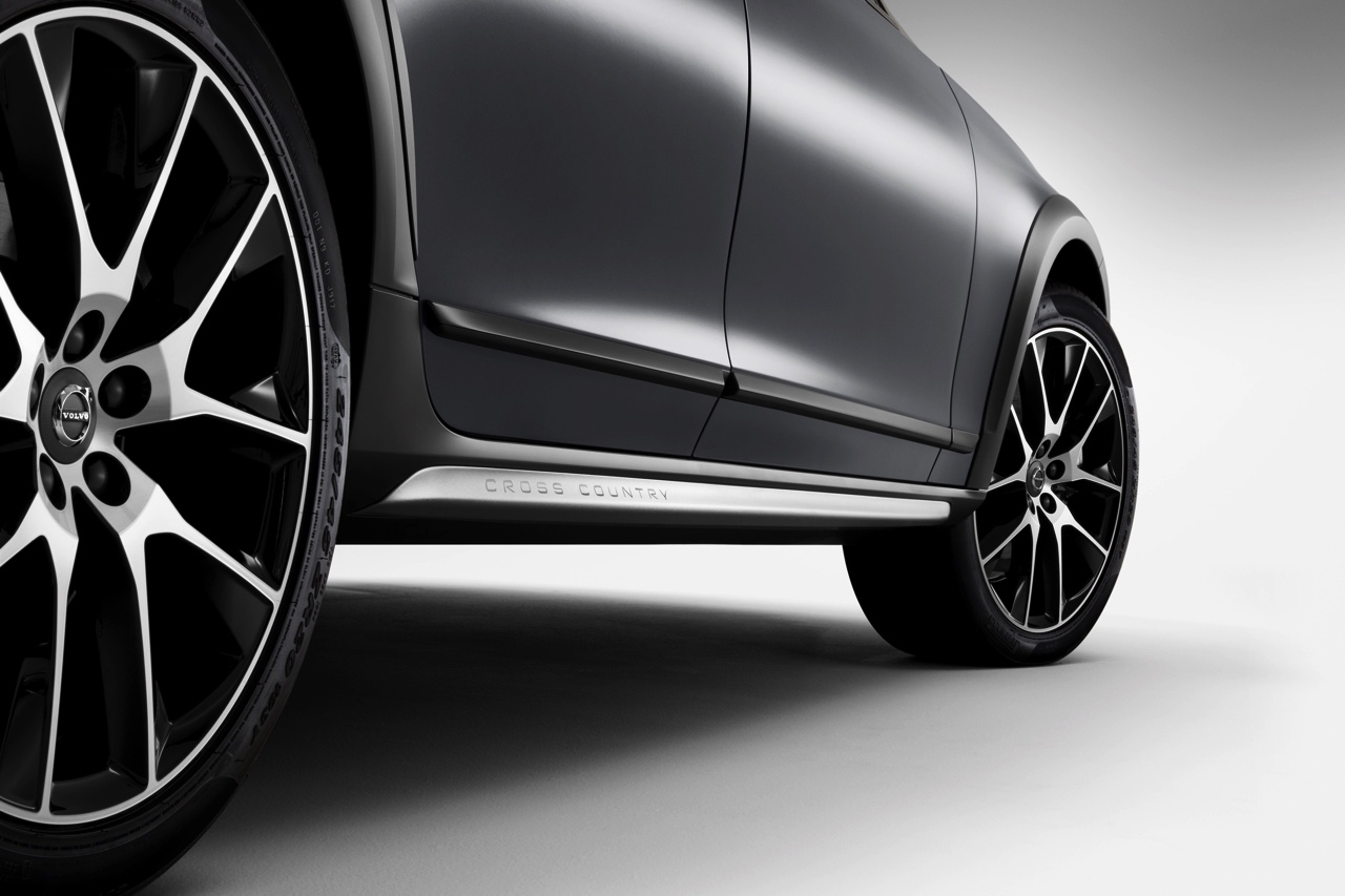 De Volvo V90 Cross Country is nu te bestellen. Bekijk hier alle prijzen, motoren en de uitvoeringen met standaarduitrusting. Vanaf voorjaar 2017 is de V90 CC in Nederland.