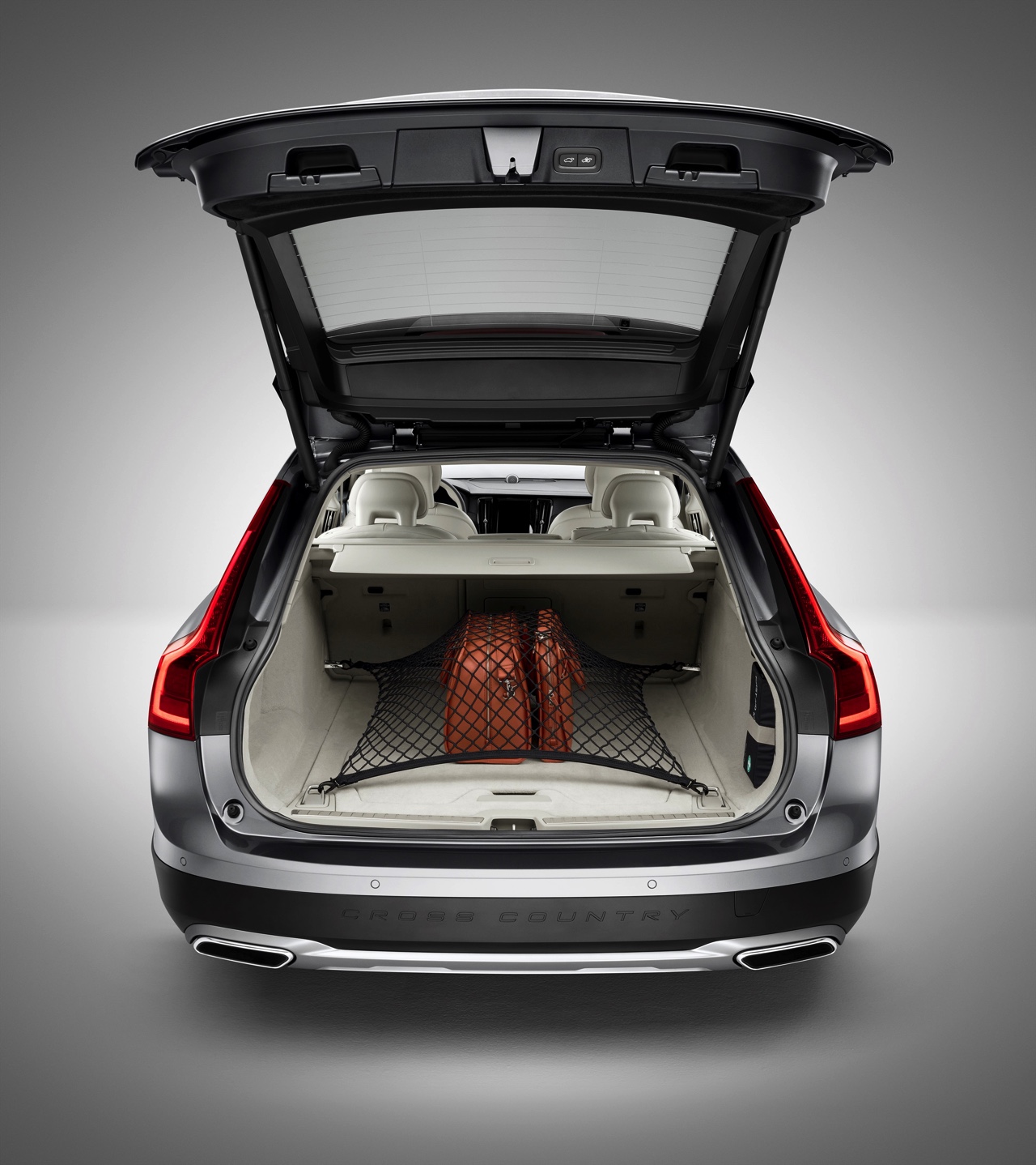 De Volvo V90 Cross Country is nu te bestellen. Bekijk hier alle prijzen, motoren en de uitvoeringen met standaarduitrusting. Vanaf voorjaar 2017 is de V90 CC in Nederland.