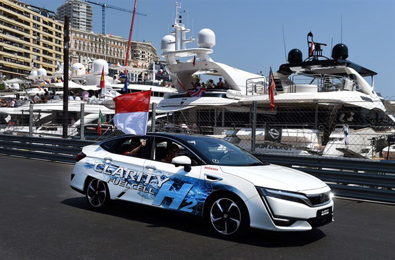 Prins Albert van Monaco ging de Grand Prix van afgelopen weekend vooraf door een testrondje met de Honda Clarity met brandstofcel.
