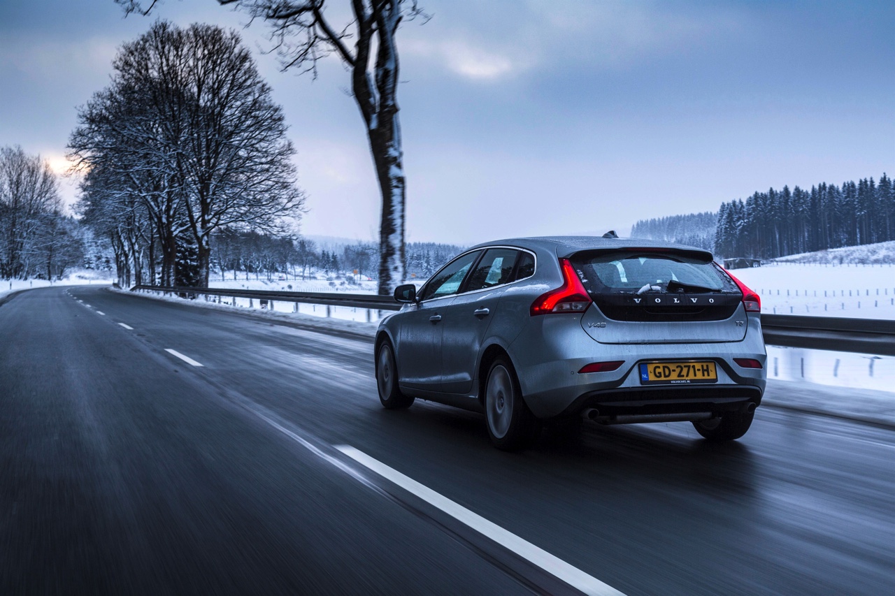 Volvo introduceert private lease voor V40 en V40 Cross Country. Met prive lease is de V40 te rijden vanaf 349 euro per maand en de V40 Cross Country vanaf 439 euro per maand.