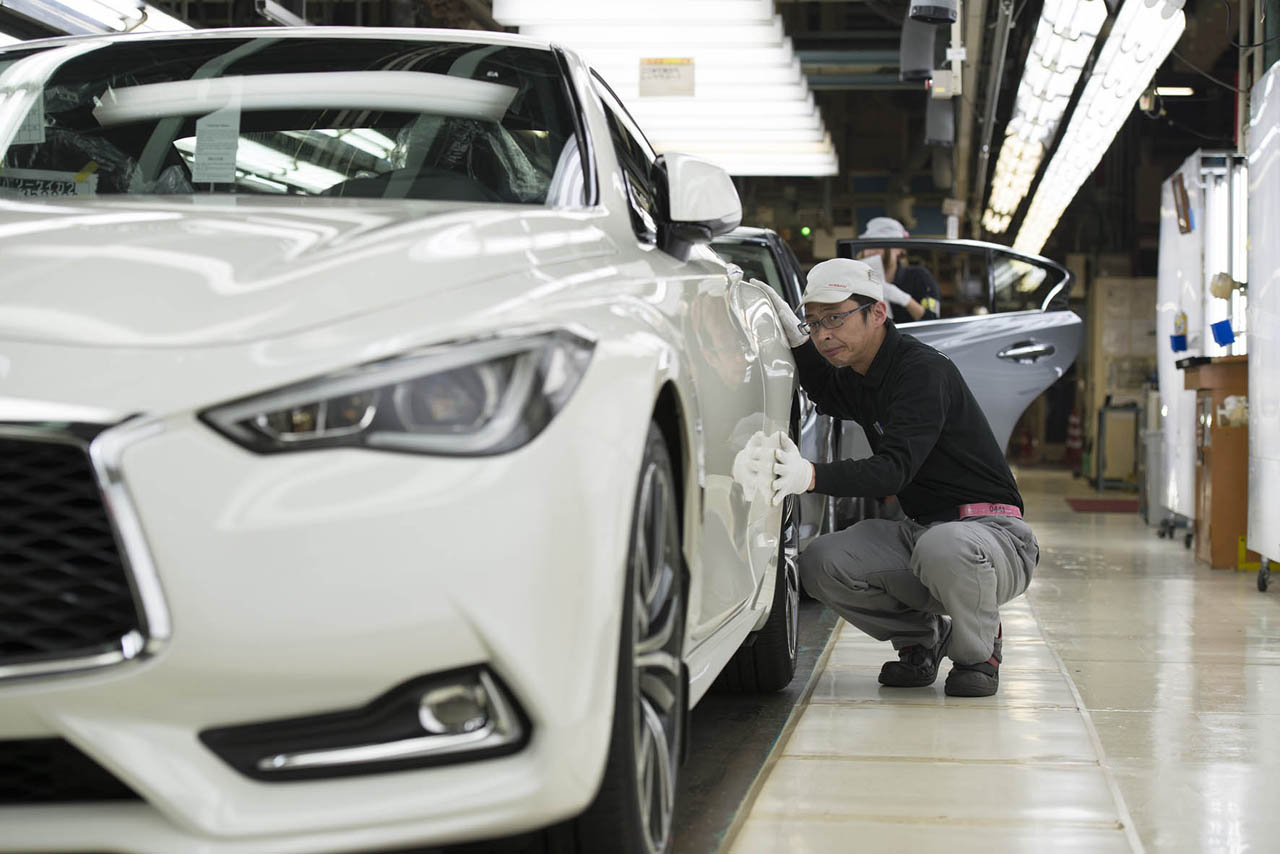 De productie van de Infiniti Q60 Sport Coup is begonnen in Japan. Nog dit jaar wordt de auto in ons land verwacht.